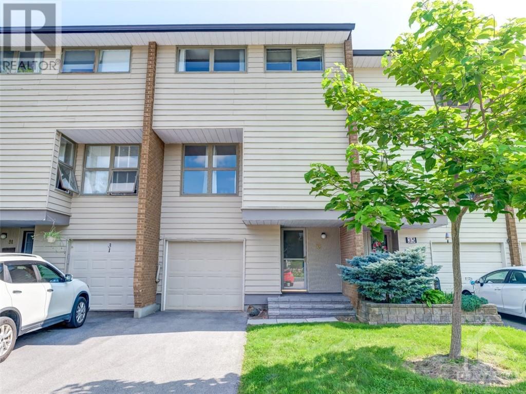 33 CARMICHAEL COURT Ottawa