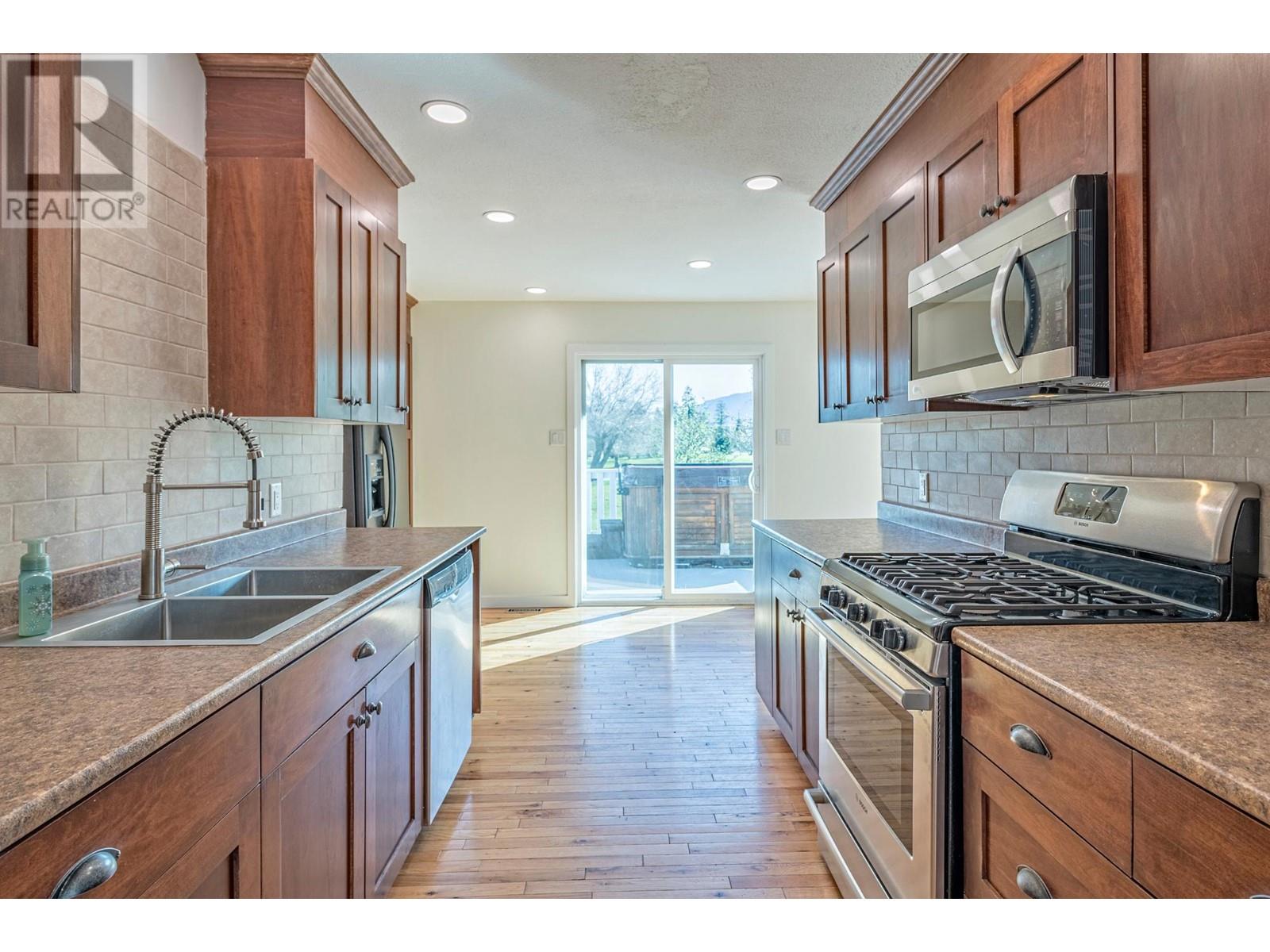 423 Pine Street, Chase, British Columbia  V0E 1M0 - Photo 5 - 180599