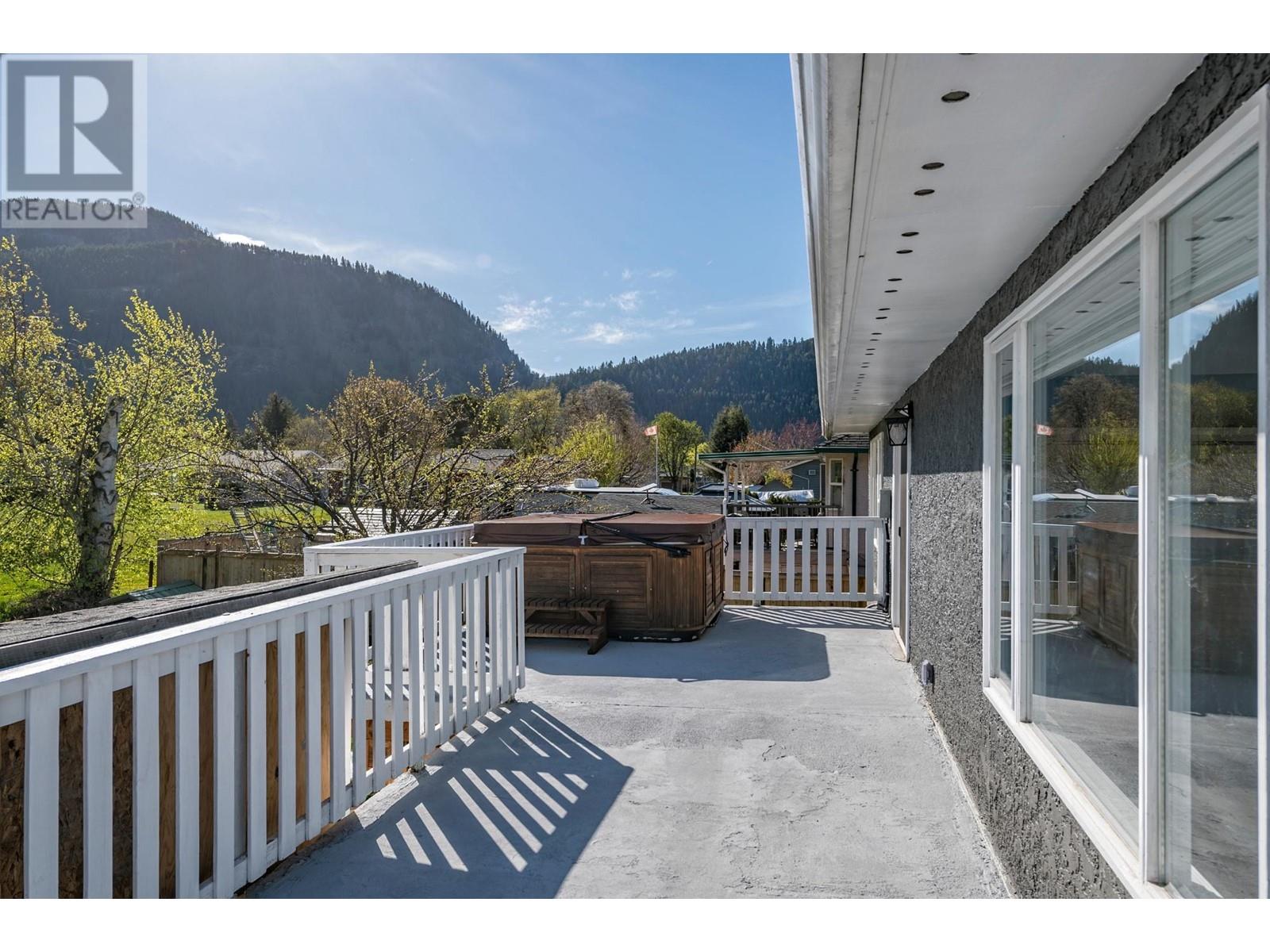 423 Pine Street, Chase, British Columbia  V0E 1M0 - Photo 17 - 180599