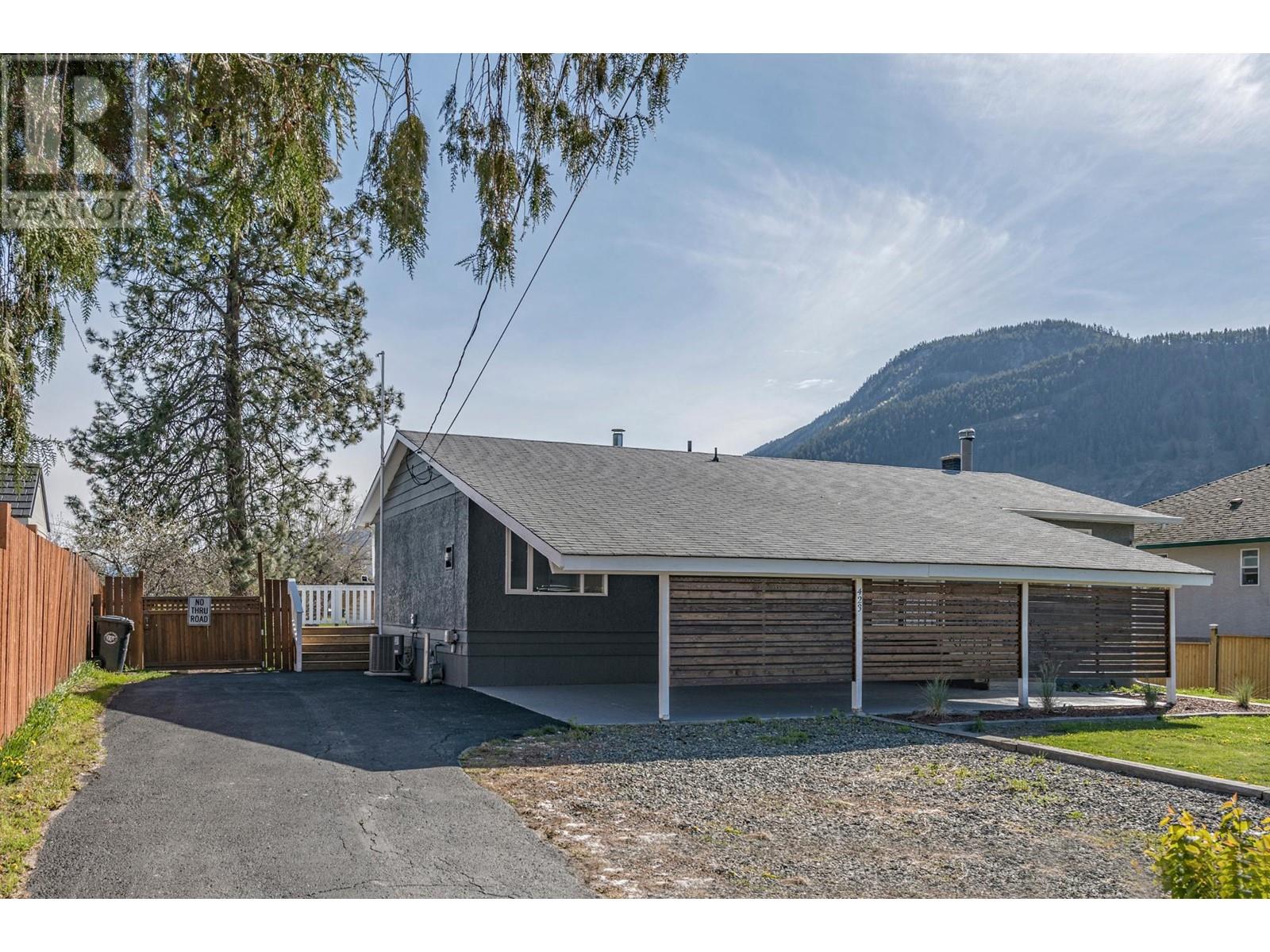 423 PINE STREET, chase, British Columbia