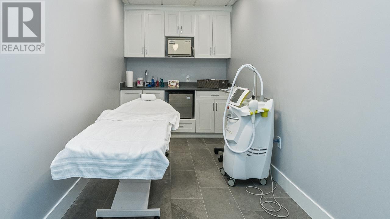 Listing Picture 12 of 27 : 835 DRAKE STREET, Vancouver / 溫哥華 - 魯藝地產 Yvonne Lu Group - MLS Medallion Club Member