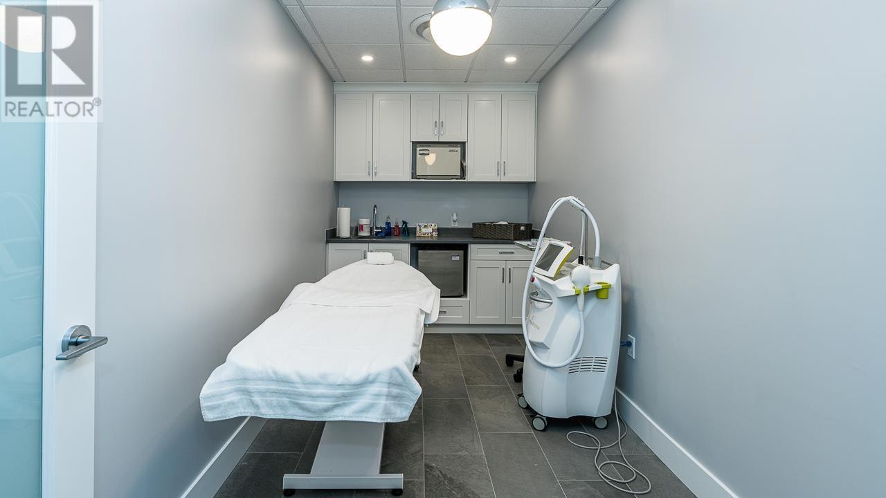 Listing Picture 13 of 27 : 835 DRAKE STREET, Vancouver / 溫哥華 - 魯藝地產 Yvonne Lu Group - MLS Medallion Club Member