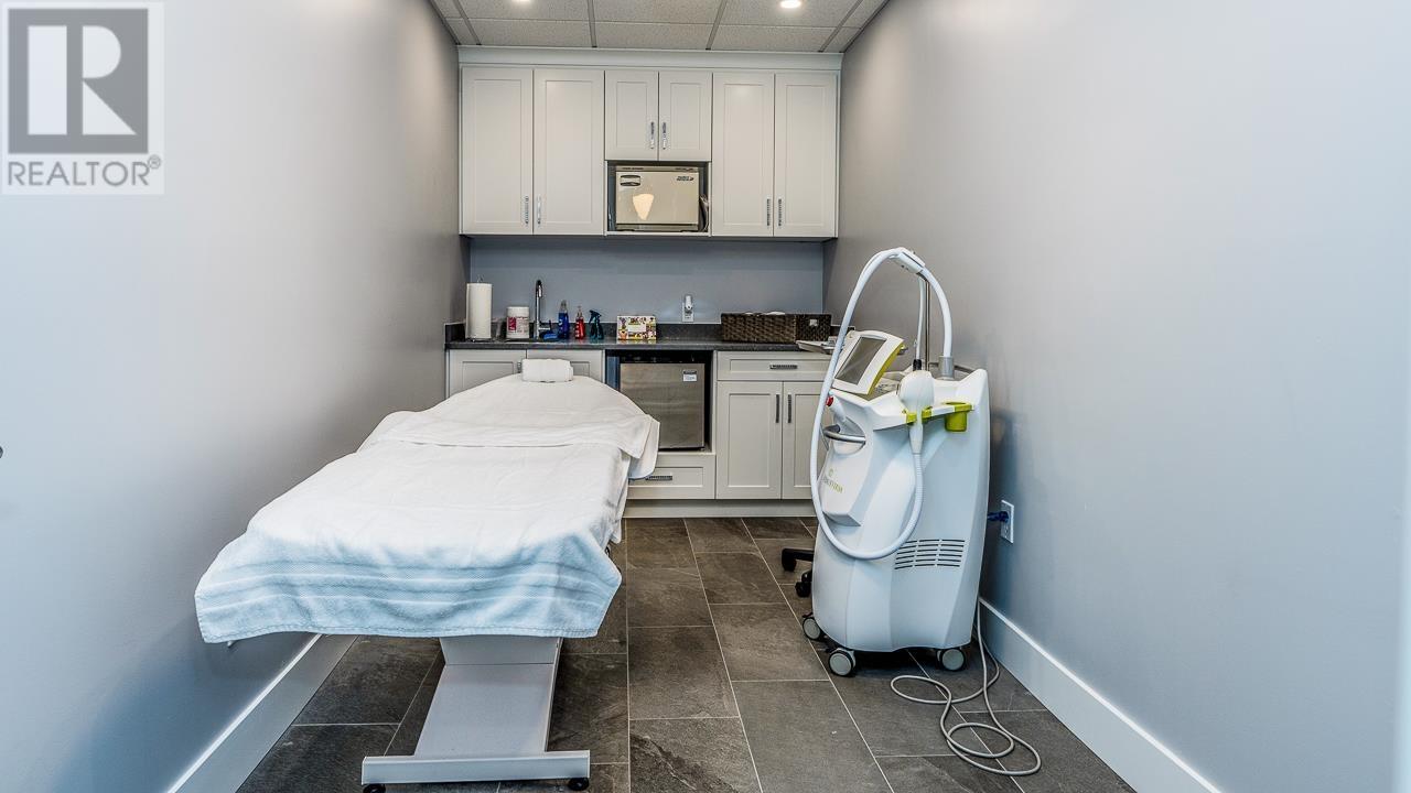 Listing Picture 14 of 27 : 835 DRAKE STREET, Vancouver / 溫哥華 - 魯藝地產 Yvonne Lu Group - MLS Medallion Club Member