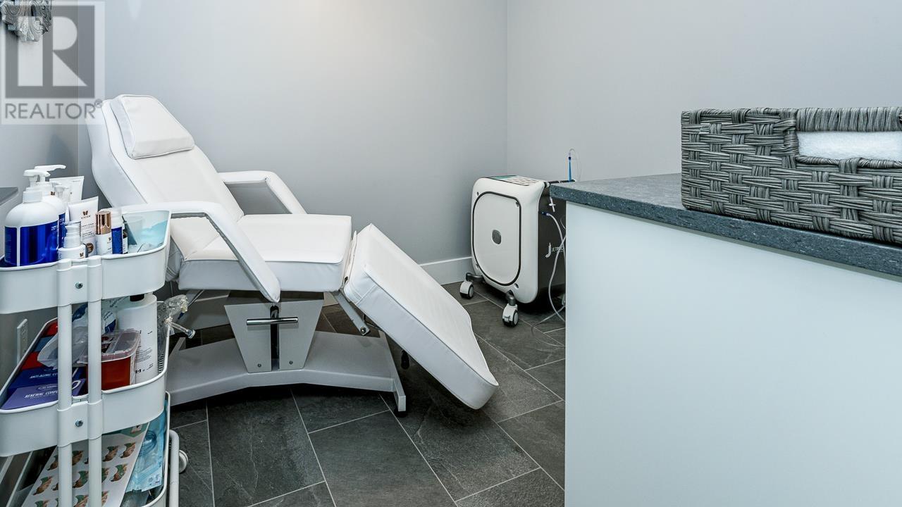 Listing Picture 18 of 27 : 835 DRAKE STREET, Vancouver / 溫哥華 - 魯藝地產 Yvonne Lu Group - MLS Medallion Club Member