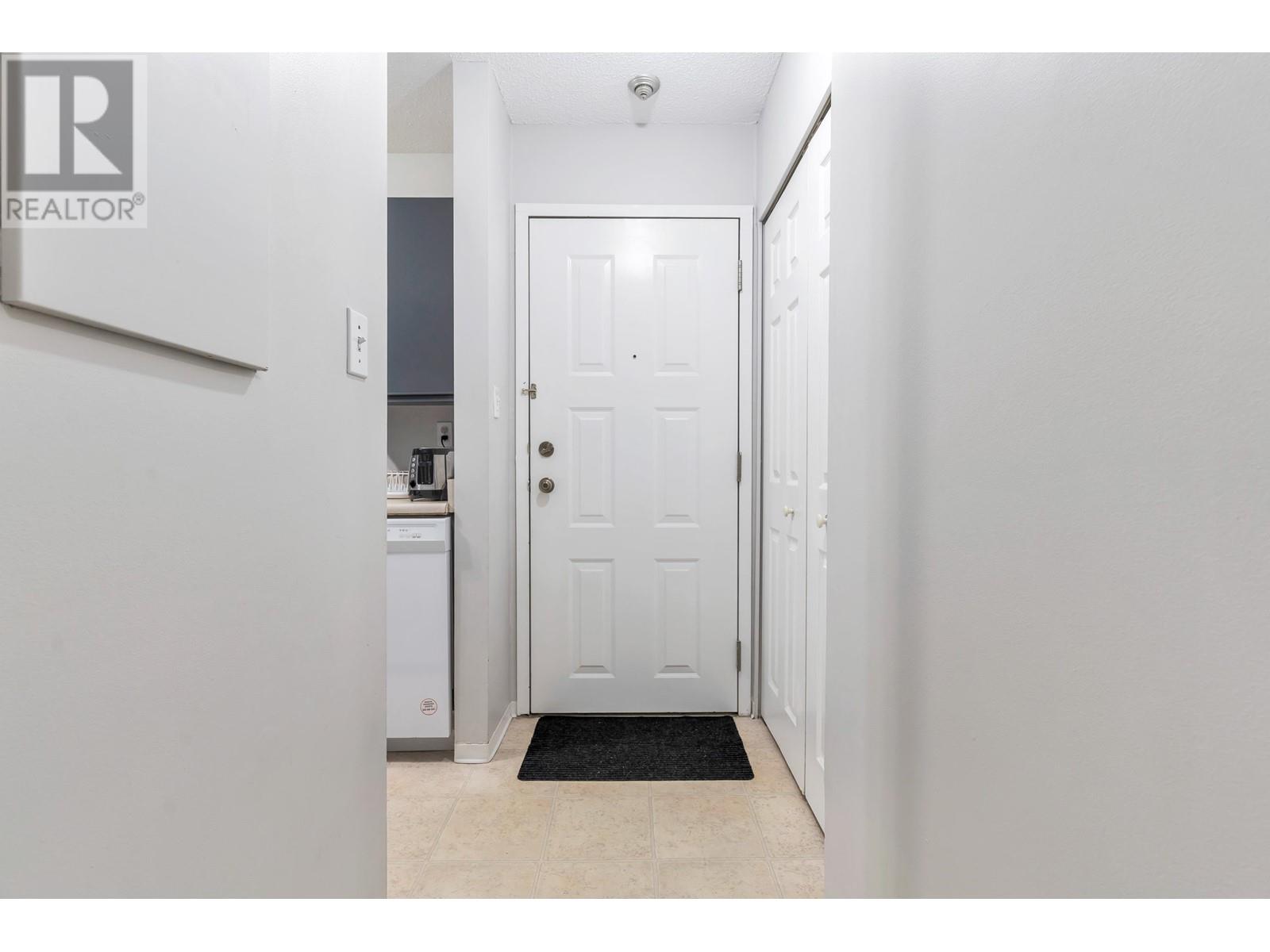 310 1195 Pipeline Road, Coquitlam, British Columbia V3B 6J5 - Photo 3 - R2918582