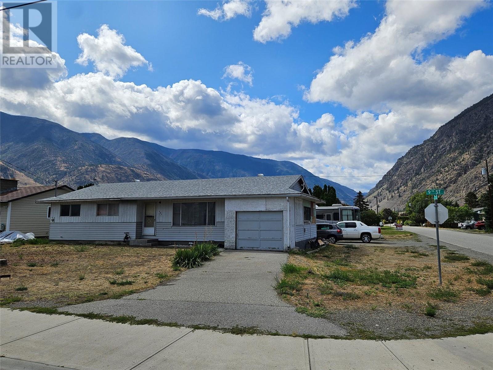 302 9th Street Keremeos