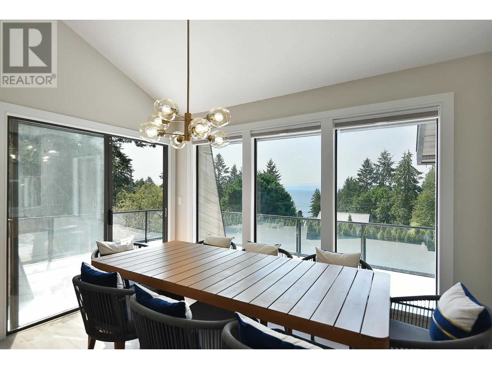 7305 Redrooffs Road, Halfmoon Bay, British Columbia  V7Z 0T3 - Photo 8 - R2910827