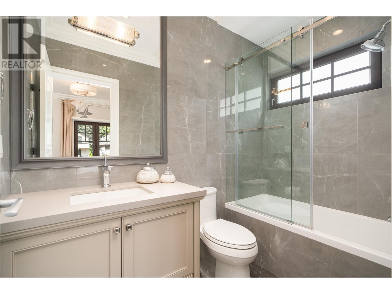 Listing Picture 22 of 40 : 3803 W 26TH AVENUE, Vancouver / 溫哥華 - 魯藝地產 Yvonne Lu Group - MLS Medallion Club Member