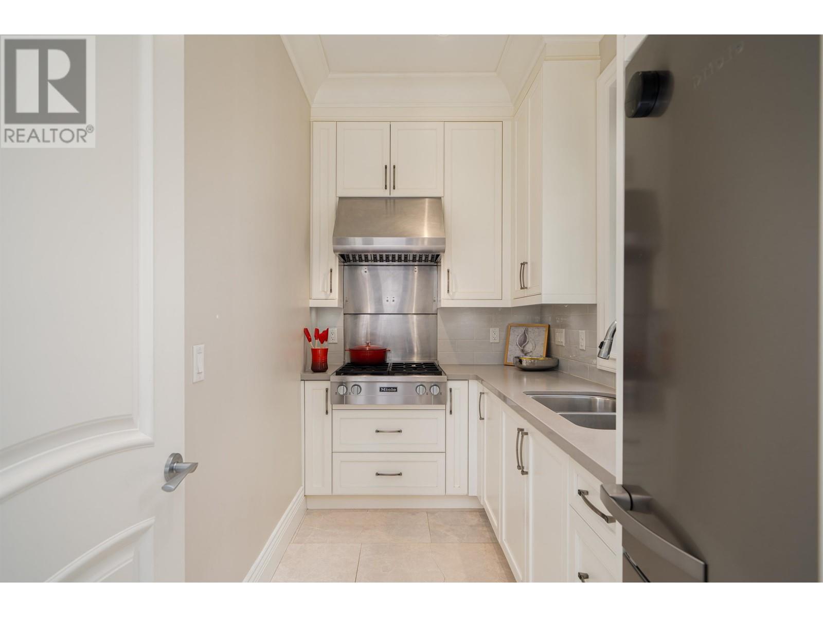 Listing Picture 15 of 40 : 3803 W 26TH AVENUE, Vancouver / 溫哥華 - 魯藝地產 Yvonne Lu Group - MLS Medallion Club Member