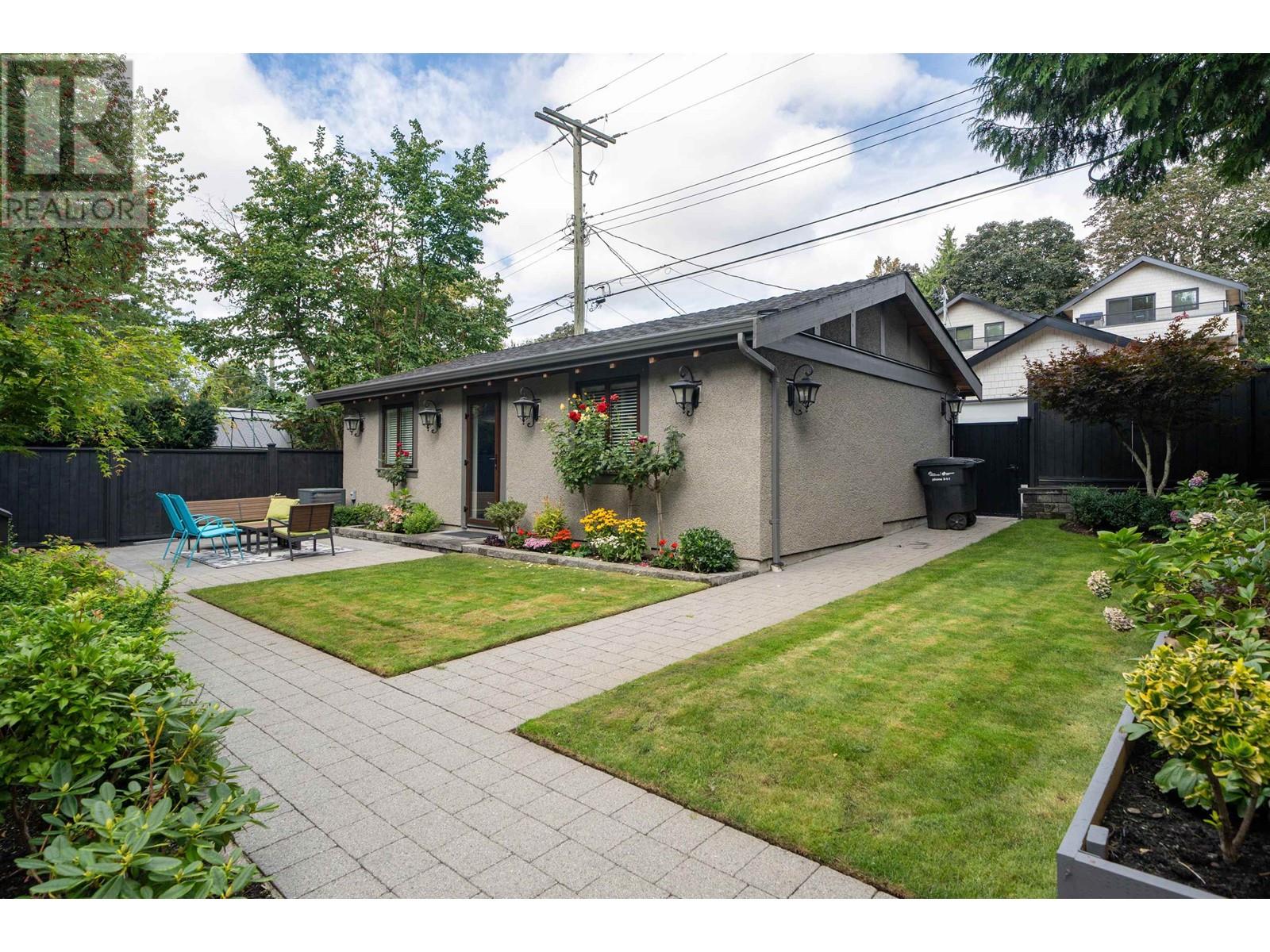 Listing Picture 34 of 40 : 3803 W 26TH AVENUE, Vancouver / 溫哥華 - 魯藝地產 Yvonne Lu Group - MLS Medallion Club Member