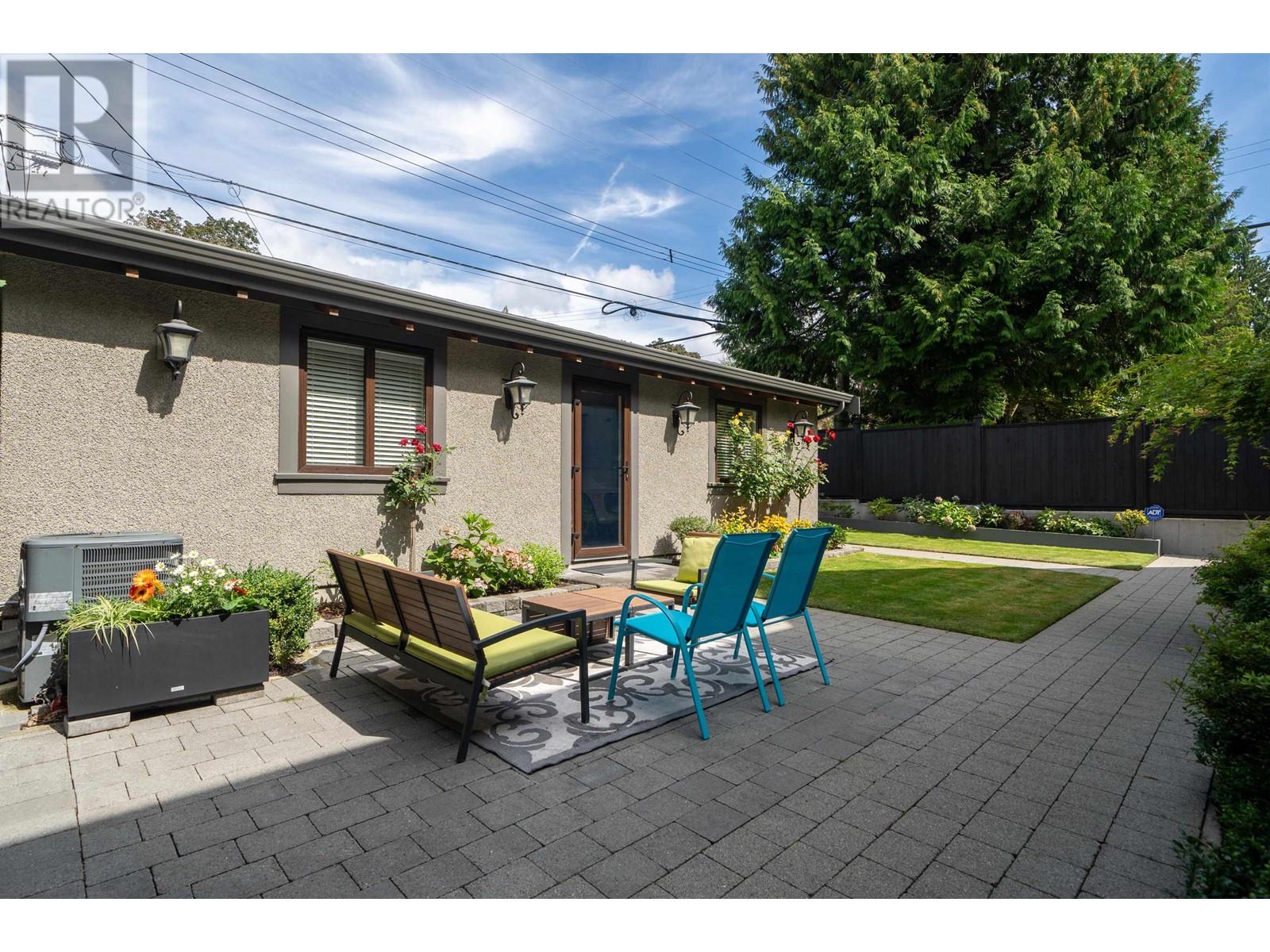 Listing Picture 33 of 40 : 3803 W 26TH AVENUE, Vancouver / 溫哥華 - 魯藝地產 Yvonne Lu Group - MLS Medallion Club Member