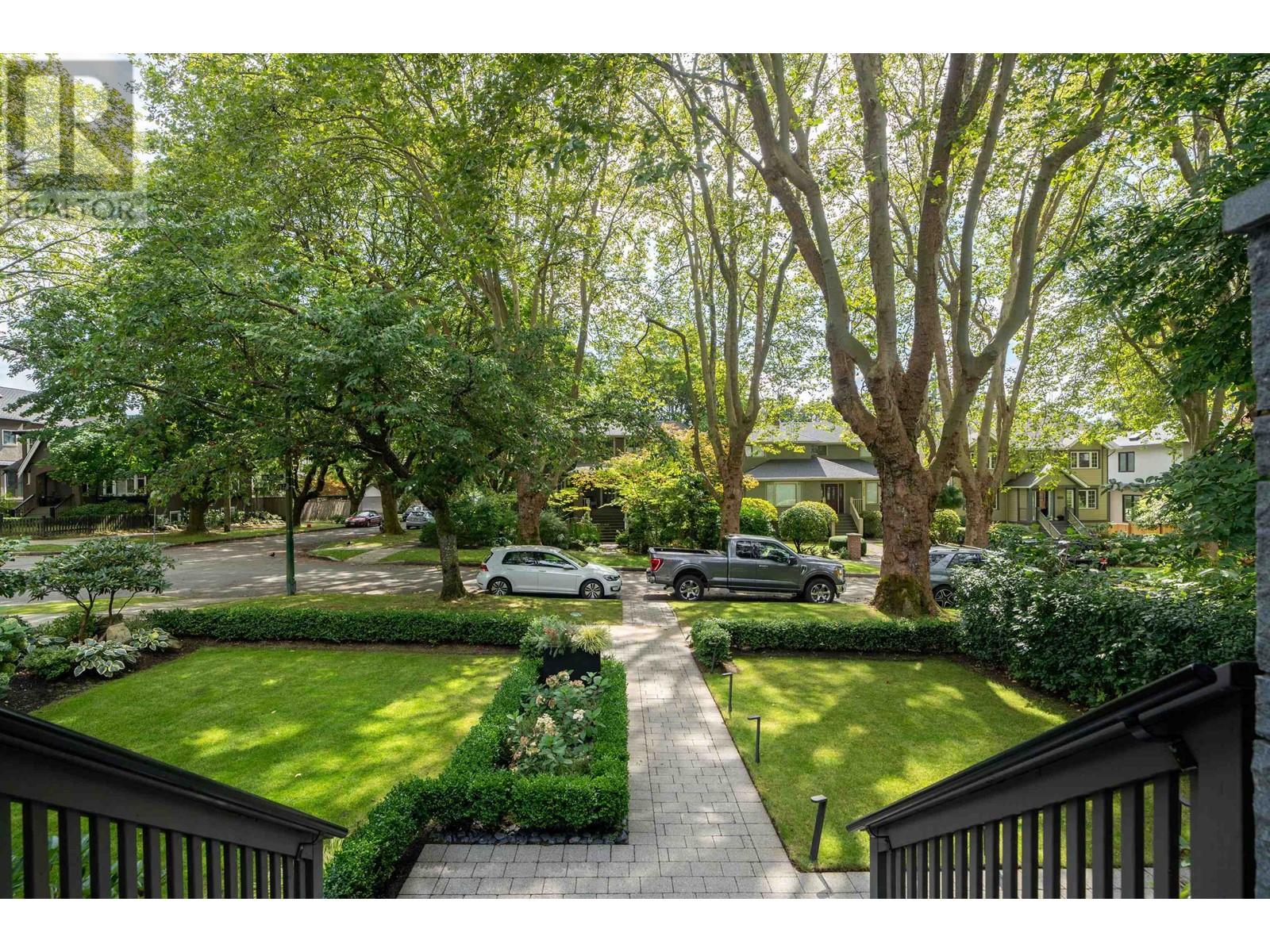 Listing Picture 32 of 40 : 3803 W 26TH AVENUE, Vancouver / 溫哥華 - 魯藝地產 Yvonne Lu Group - MLS Medallion Club Member
