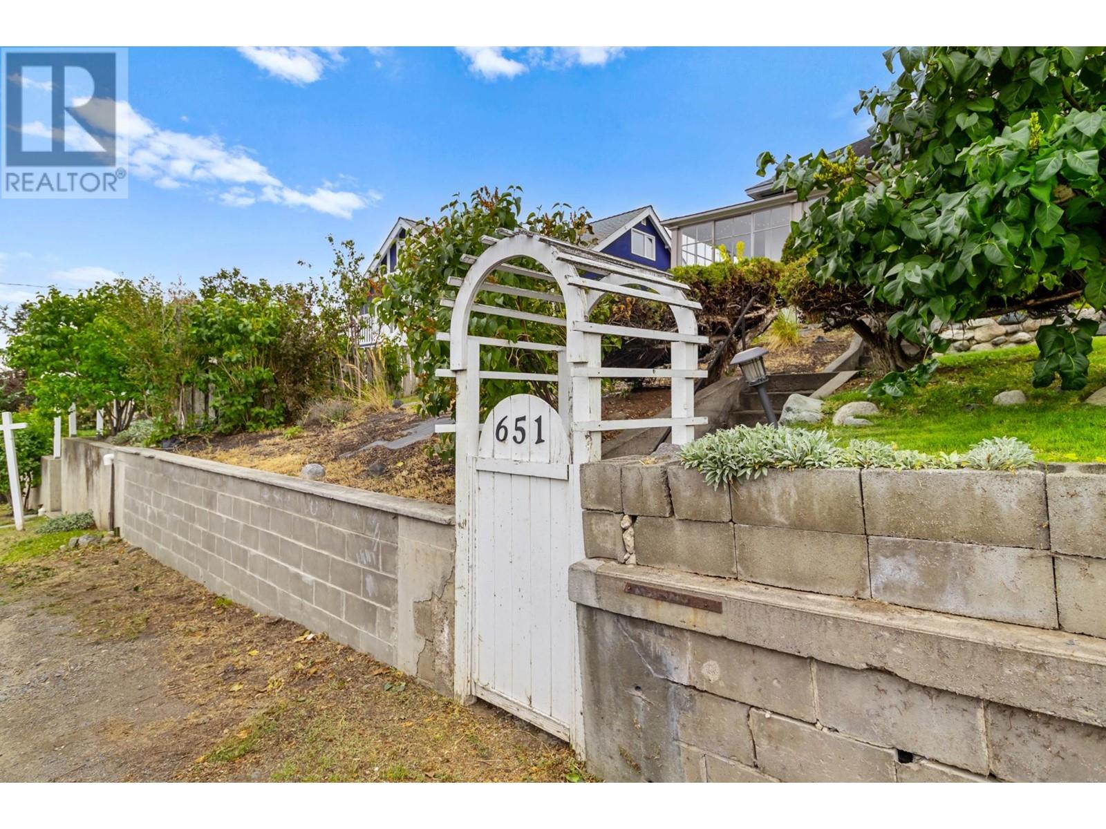 651 Pleasant Street, Kamloops, British Columbia  V2C 3B1 - Photo 37 - 180603