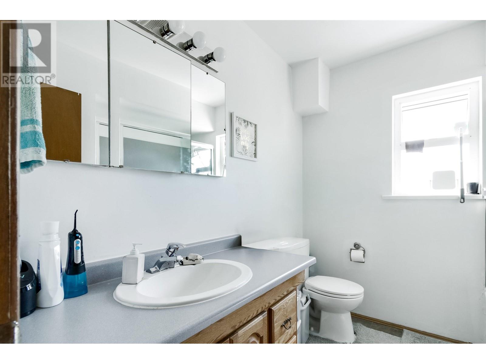 Listing Picture 9 of 18 : 5849 FLEMING STREET, Vancouver / 溫哥華 - 魯藝地產 Yvonne Lu Group - MLS Medallion Club Member