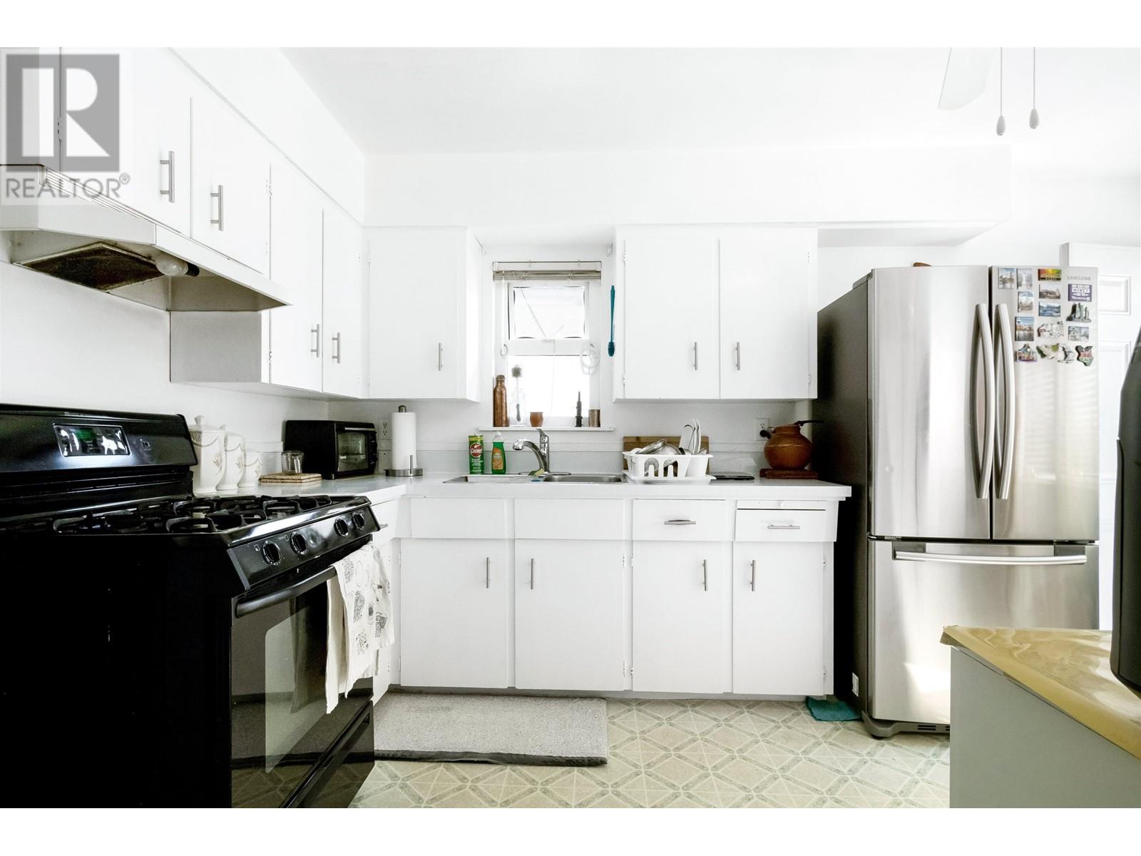 Listing Picture 11 of 18 : 5849 FLEMING STREET, Vancouver / 溫哥華 - 魯藝地產 Yvonne Lu Group - MLS Medallion Club Member