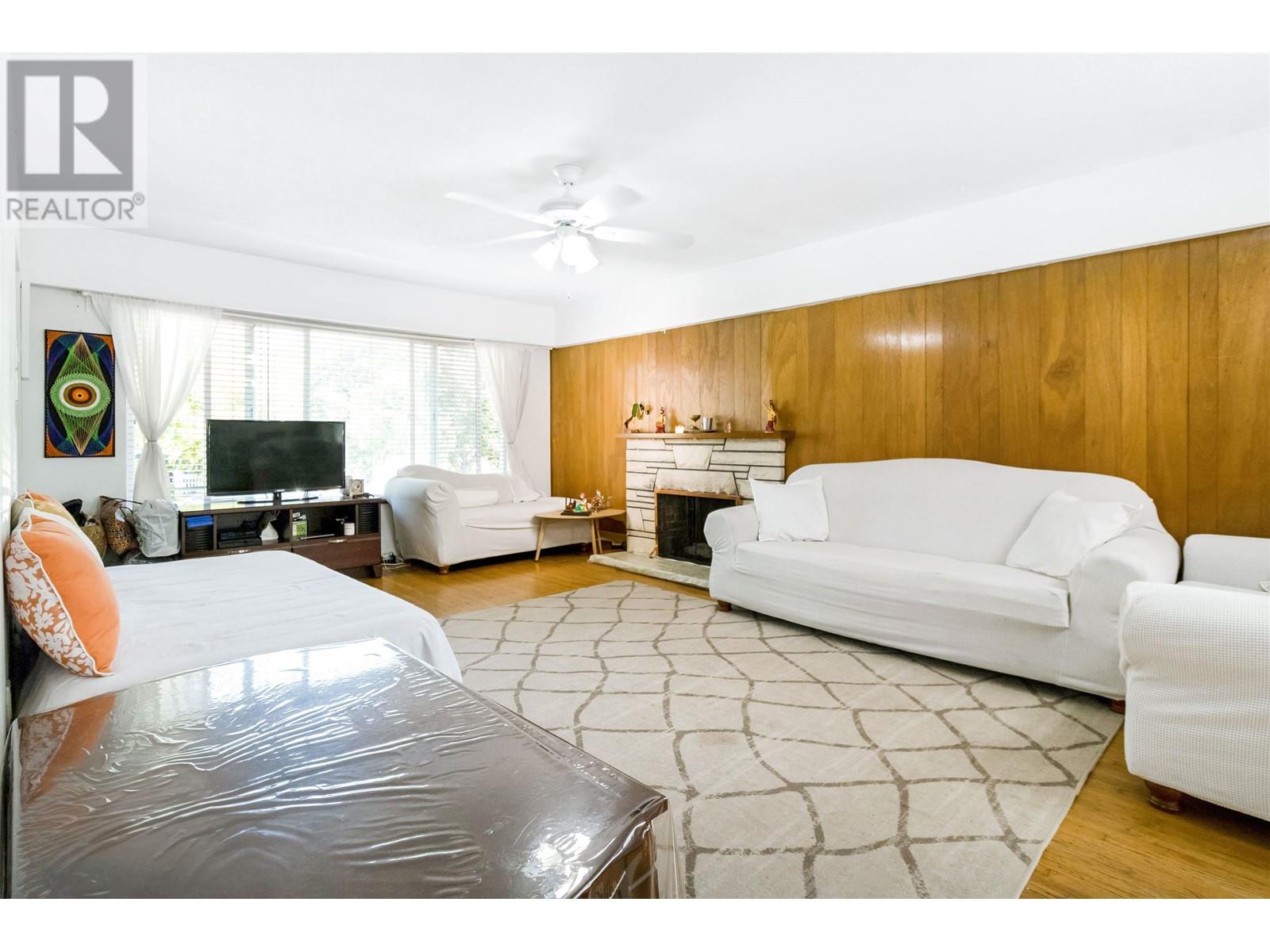 Listing Picture 4 of 18 : 5849 FLEMING STREET, Vancouver / 溫哥華 - 魯藝地產 Yvonne Lu Group - MLS Medallion Club Member