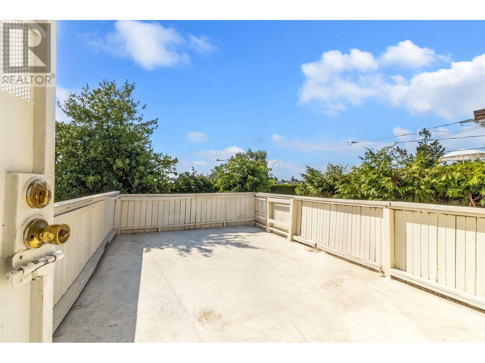 Listing Picture 16 of 18 : 5849 FLEMING STREET, Vancouver / 溫哥華 - 魯藝地產 Yvonne Lu Group - MLS Medallion Club Member