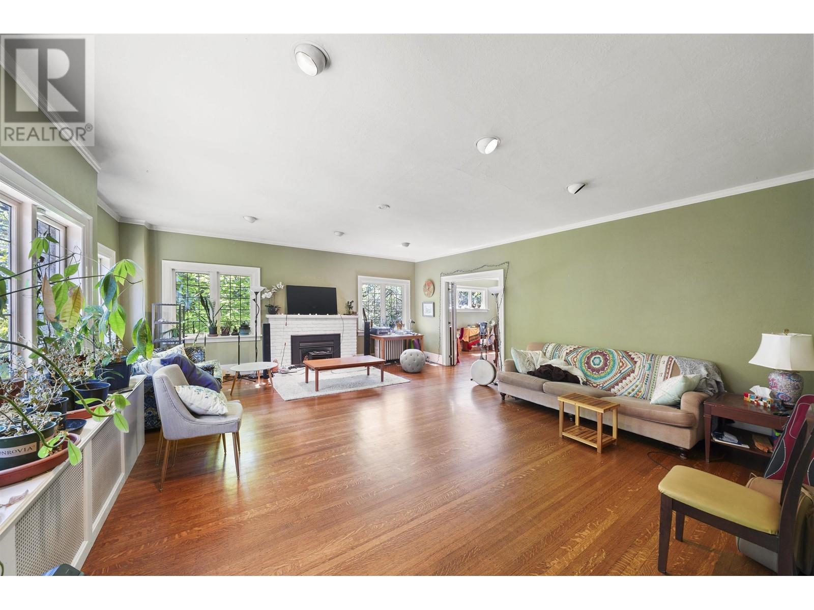 Listing Picture 2 of 6 : 3737 PINE CRESCENT, Vancouver / 溫哥華 - 魯藝地產 Yvonne Lu Group - MLS Medallion Club Member