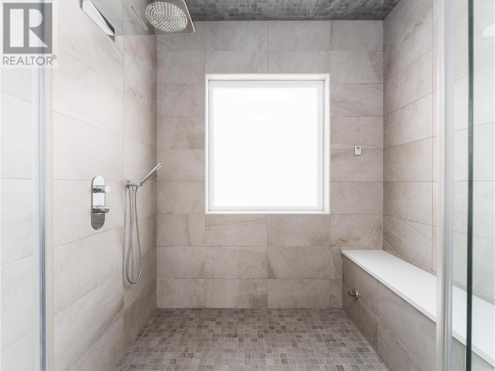 Listing Picture 27 of 38 : 6340 SWIFT AVENUE, Richmond / 烈治文 - 魯藝地產 Yvonne Lu Group - MLS Medallion Club Member