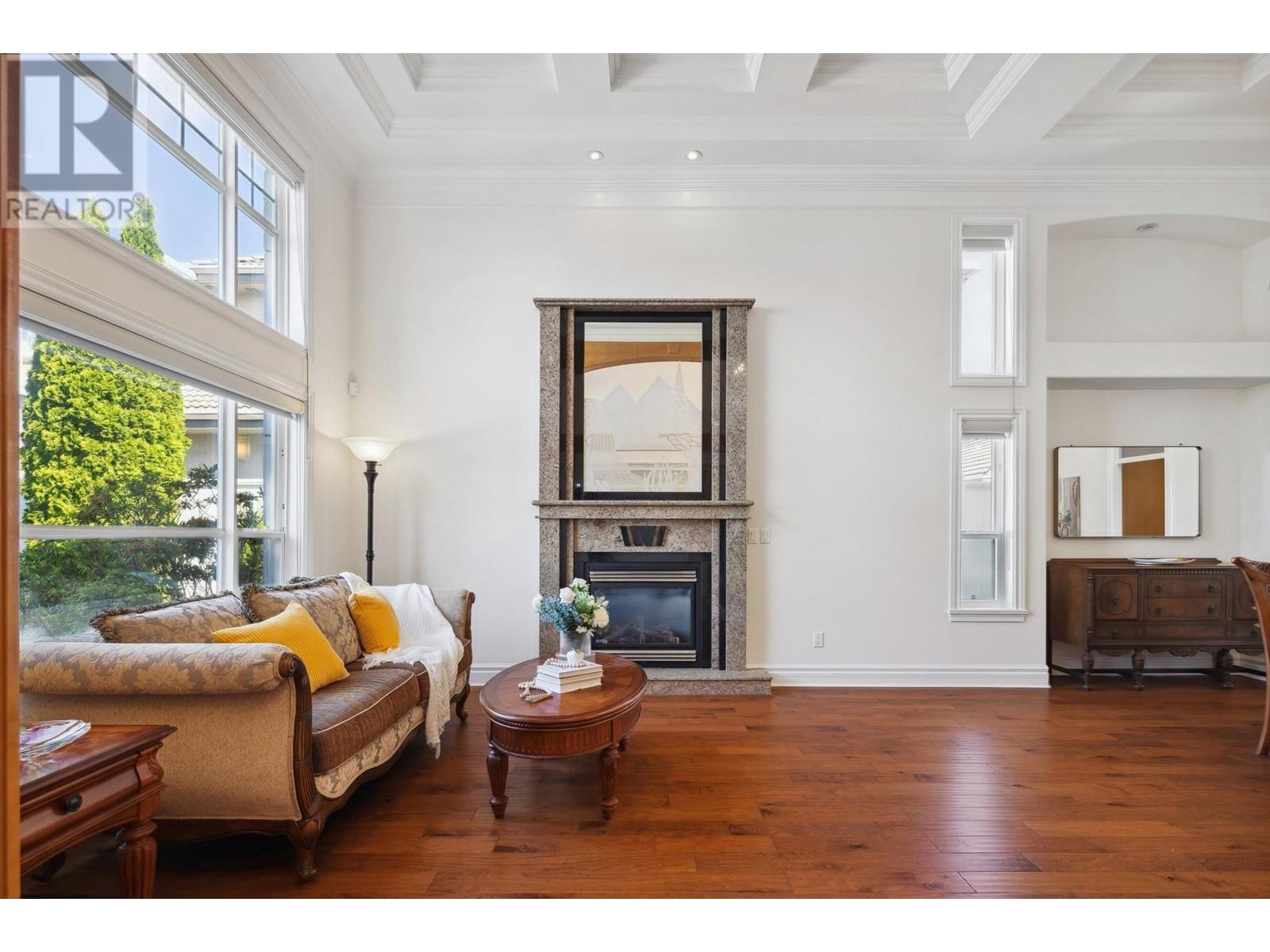 Listing Picture 2 of 37 : 9900 GREENLEES ROAD, Richmond / 烈治文 - 魯藝地產 Yvonne Lu Group - MLS Medallion Club Member