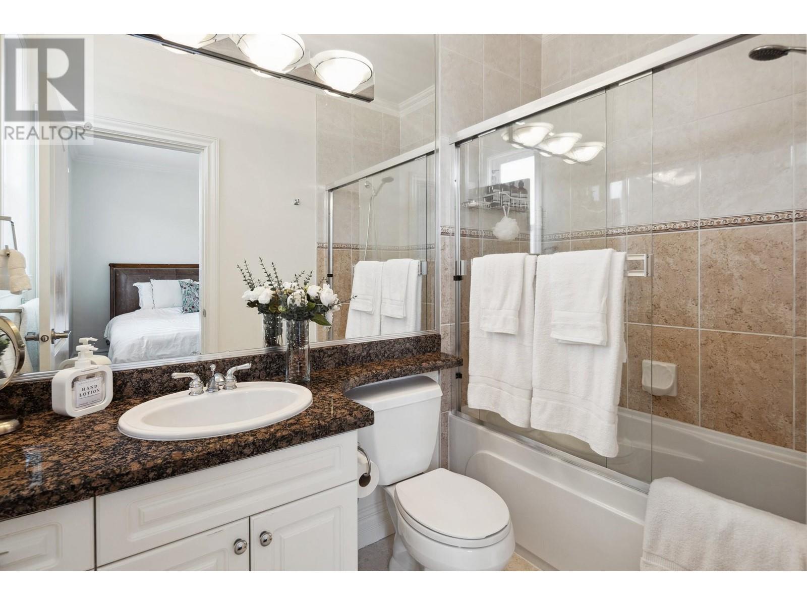 Listing Picture 31 of 37 : 9900 GREENLEES ROAD, Richmond / 烈治文 - 魯藝地產 Yvonne Lu Group - MLS Medallion Club Member