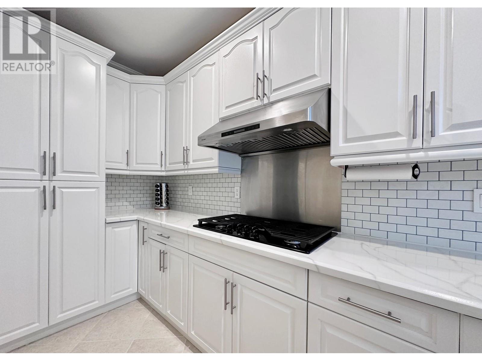 Listing Picture 17 of 37 : 9900 GREENLEES ROAD, Richmond / 烈治文 - 魯藝地產 Yvonne Lu Group - MLS Medallion Club Member