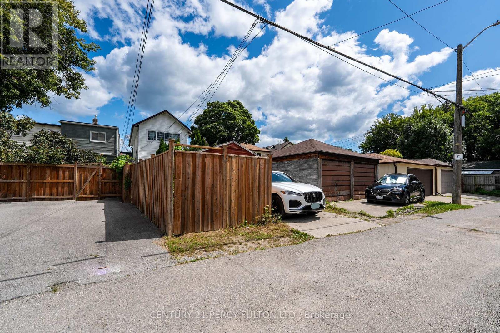 58 Eldon Avenue, Toronto, Ontario  M4C 5G3 - Photo 9 - E9282526