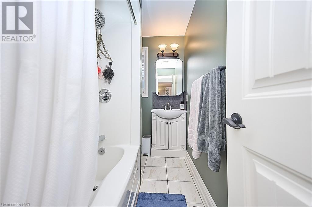 10 Bloomfield Avenue, St. Catharines, Ontario  L2P 1W8 - Photo 21 - 40639182