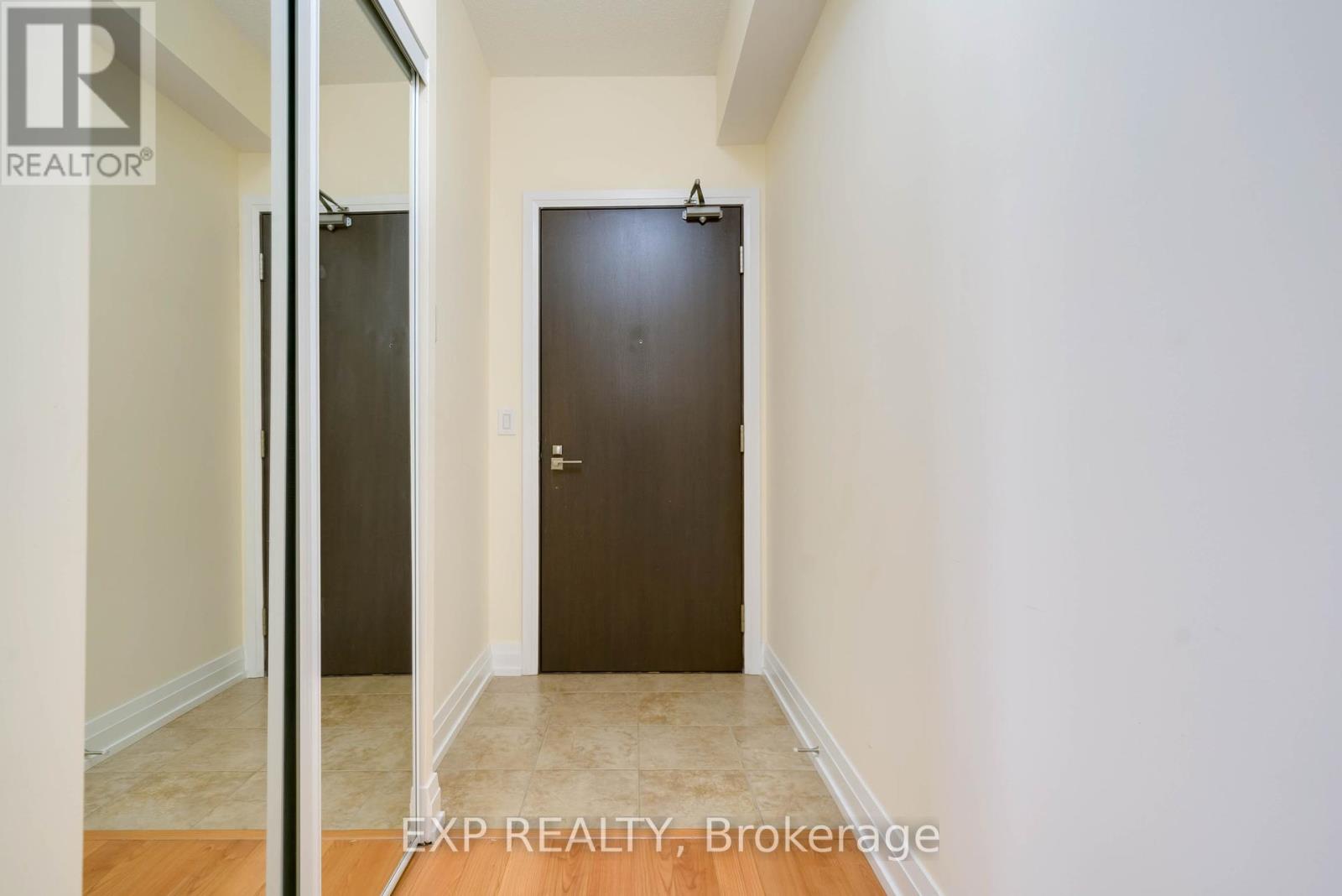 305 - 1060 Sheppard Avenue W, Toronto (York University Heights), Ontario  M3J 0G7 - Photo 2 - W9282999