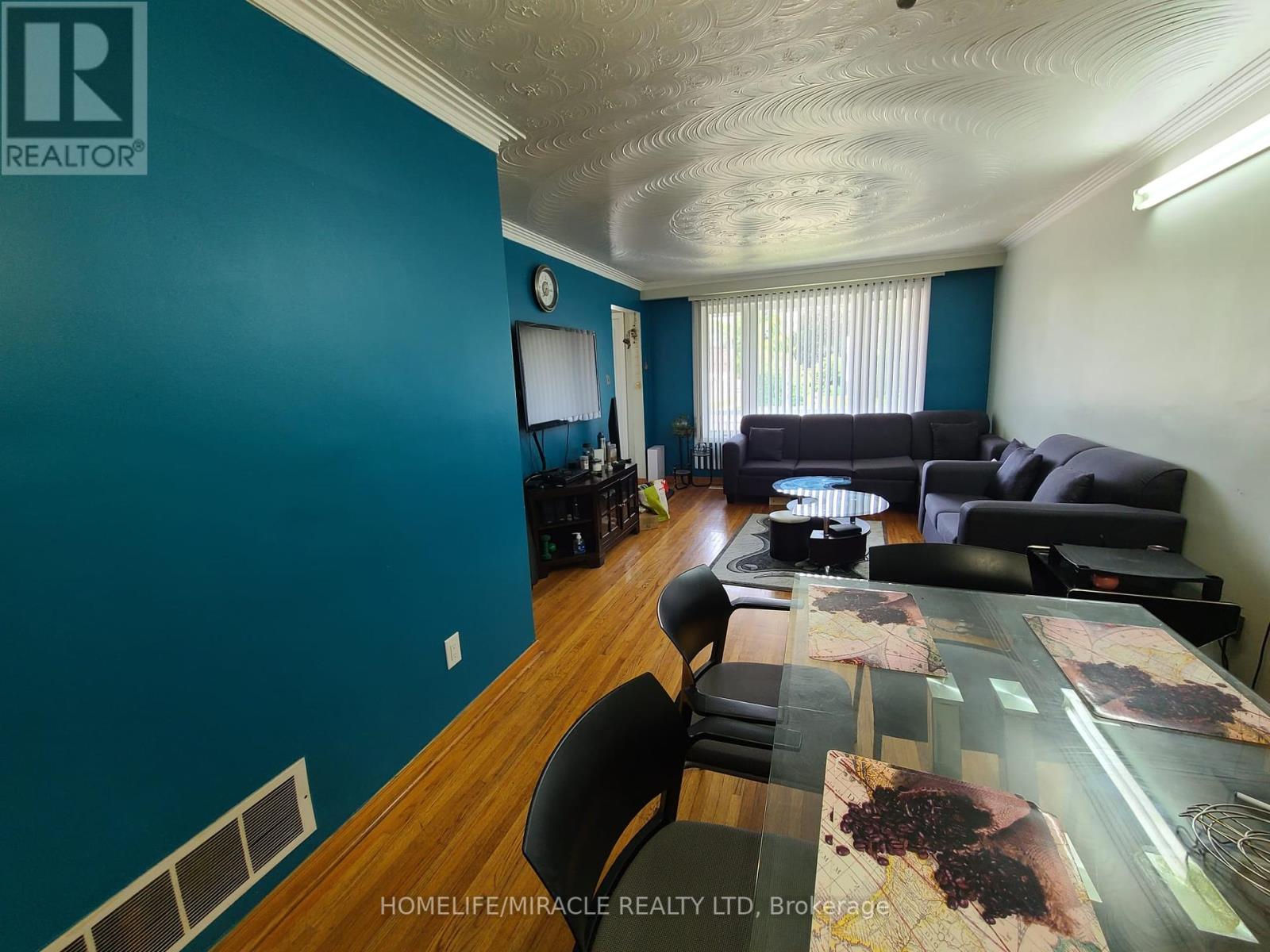 Main - 49 Elmvale Crescent, Toronto (West Humber-Clairville), Ontario  M9V 2B8 - Photo 4 - W9283189