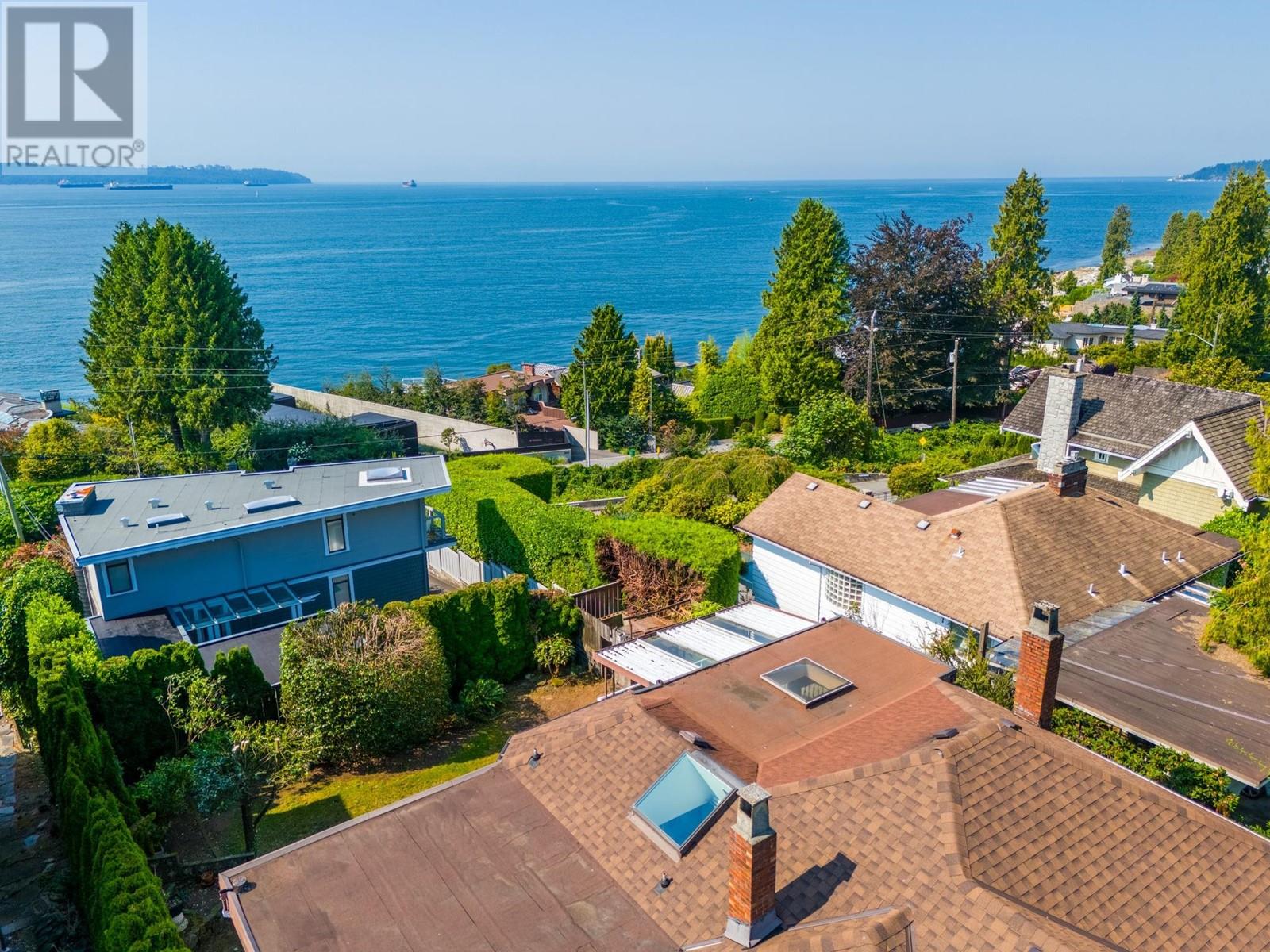 2612 Marine Drive, West Vancouver, British Columbia  V7V 1L6 - Photo 3 - R2916617