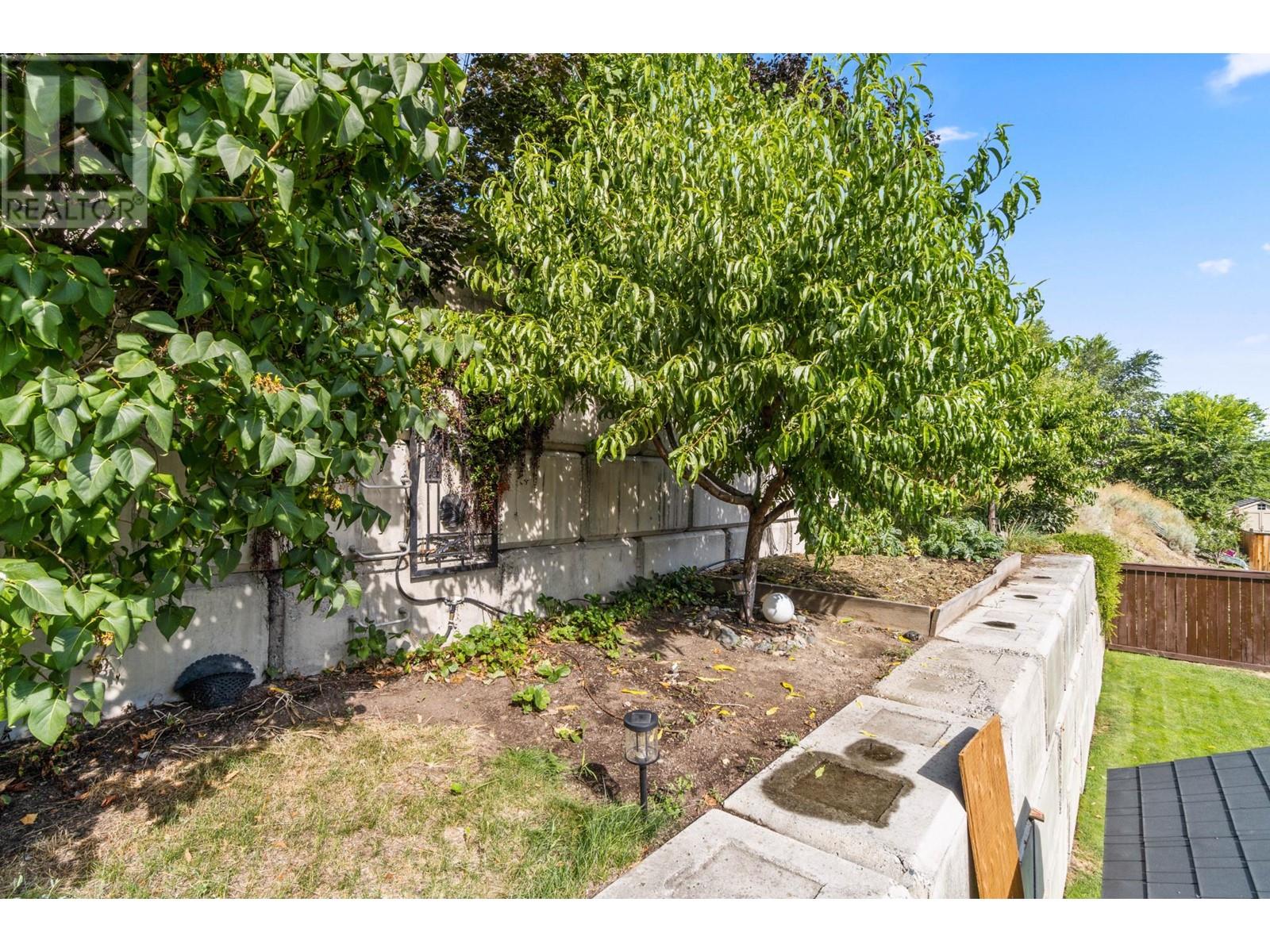 854 Woodrush Drive, Kamloops, British Columbia  V2B 0E3 - Photo 34 - 180614