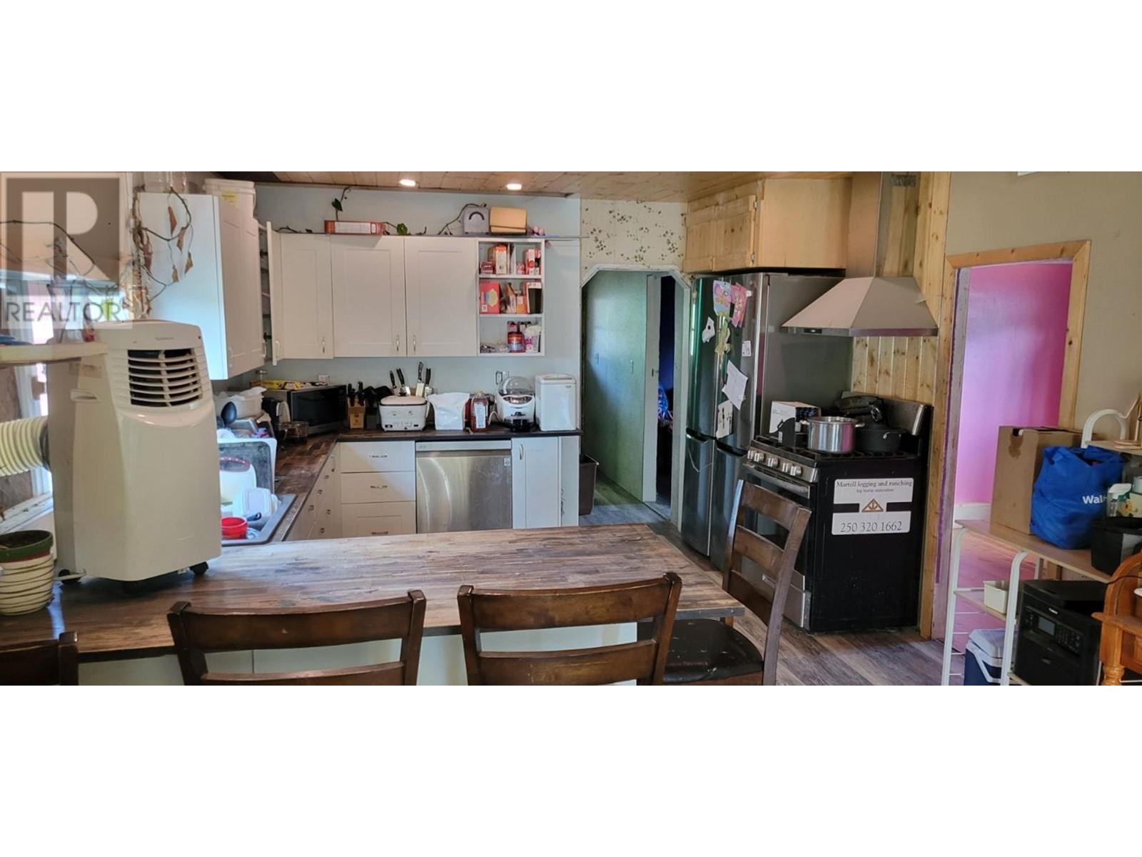 9877 Latremouille Street, Little Fort, British Columbia  V0E 2C0 - Photo 5 - 180044