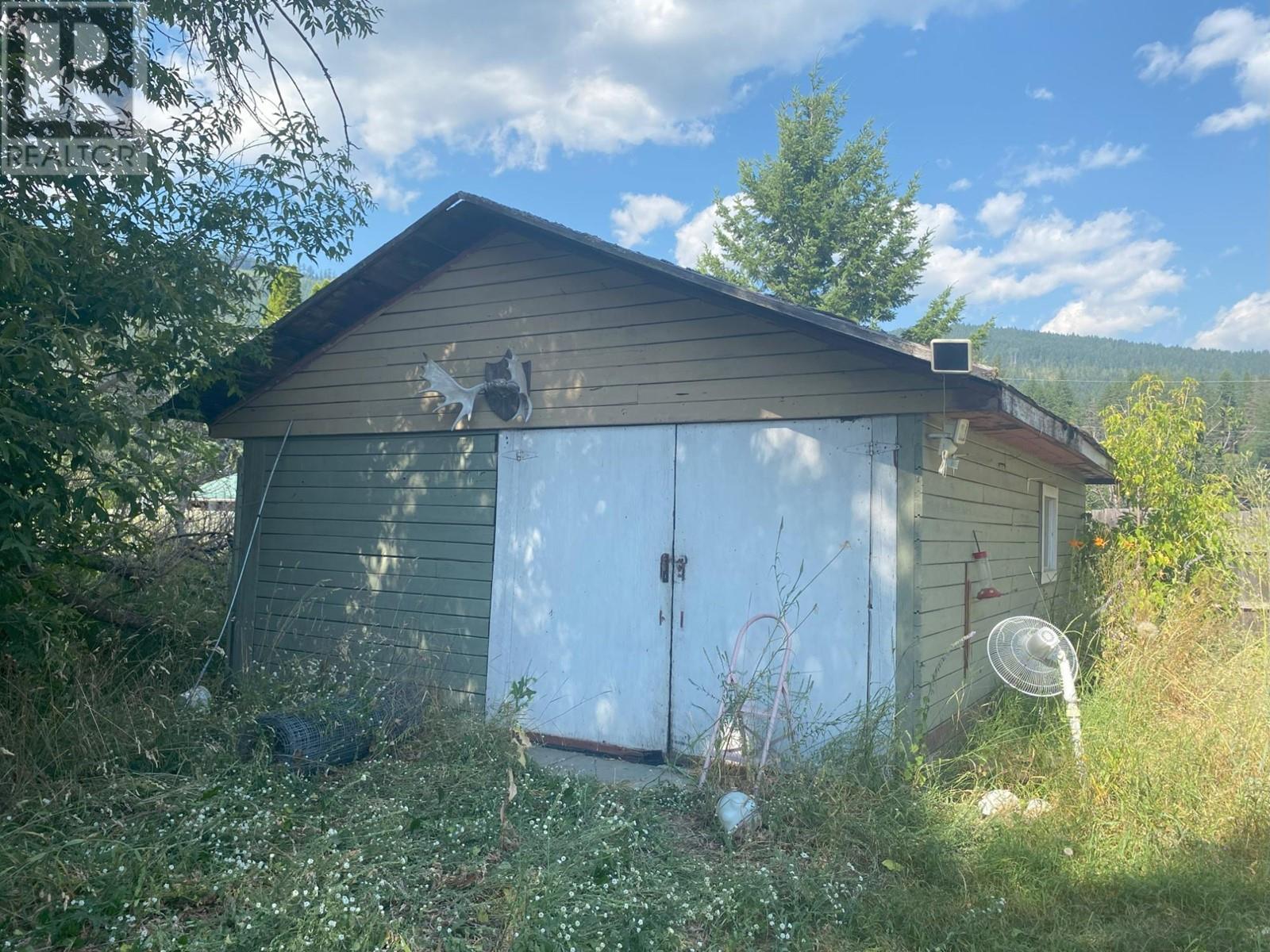 9877 Latremouille Street, Little Fort, British Columbia  V0E 2C0 - Photo 12 - 180044