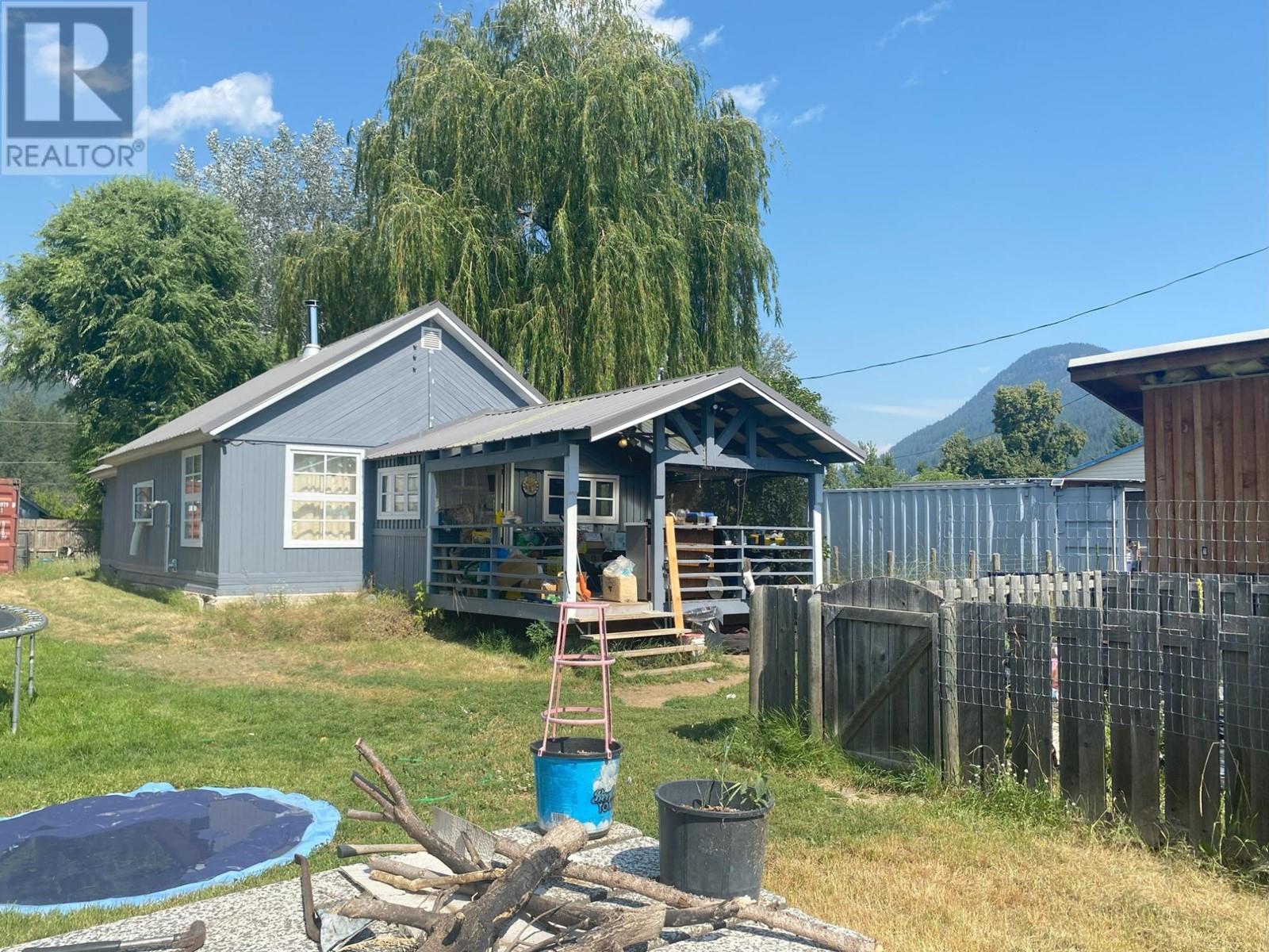 9877 Latremouille Street, Little Fort, British Columbia  V0E 2C0 - Photo 18 - 180044