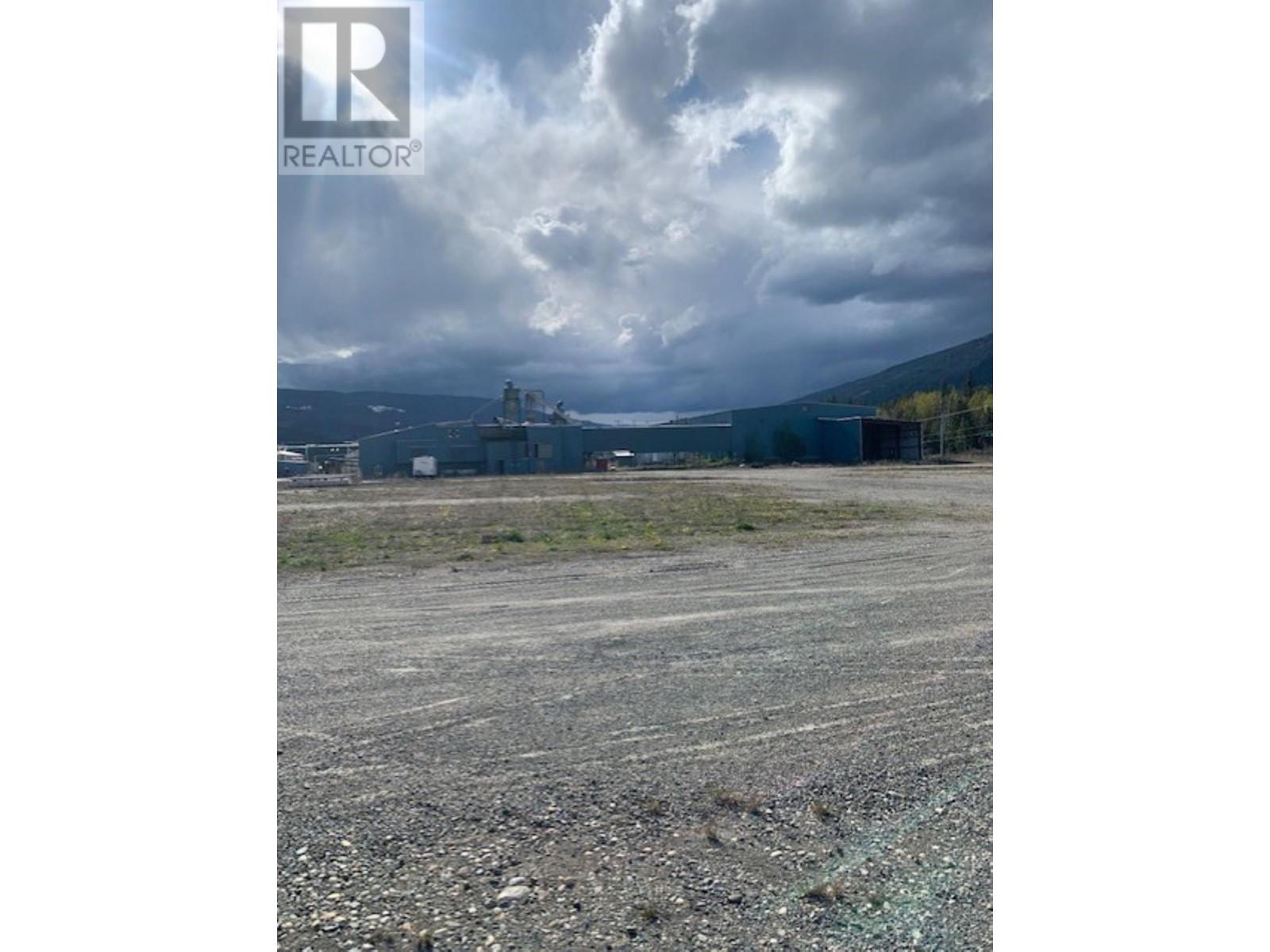 411 Cedarholm Rd, Clearwater, British Columbia   - Photo 4 - 180613