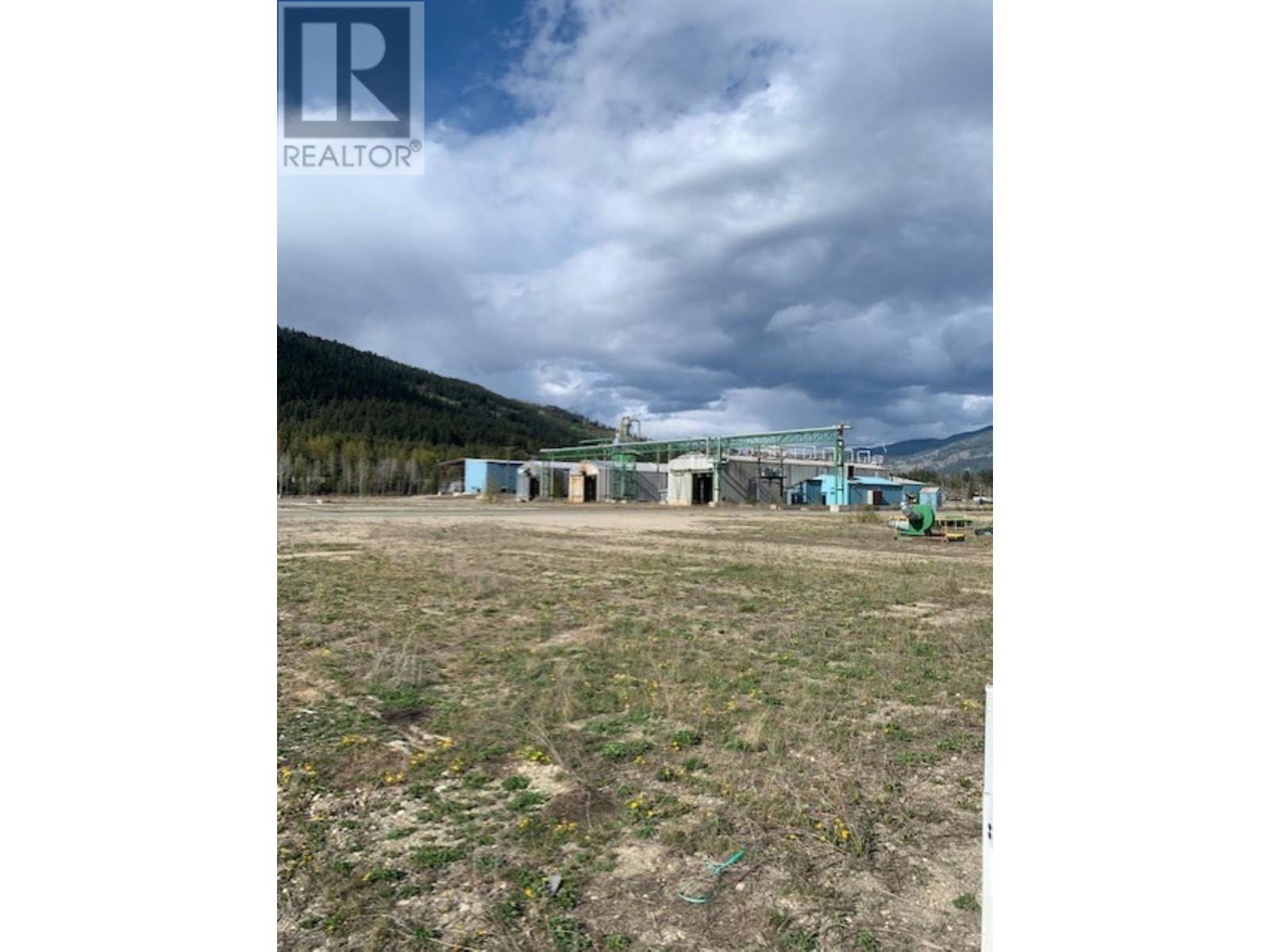 411 Cedarholm Rd, Clearwater, British Columbia   - Photo 3 - 180613