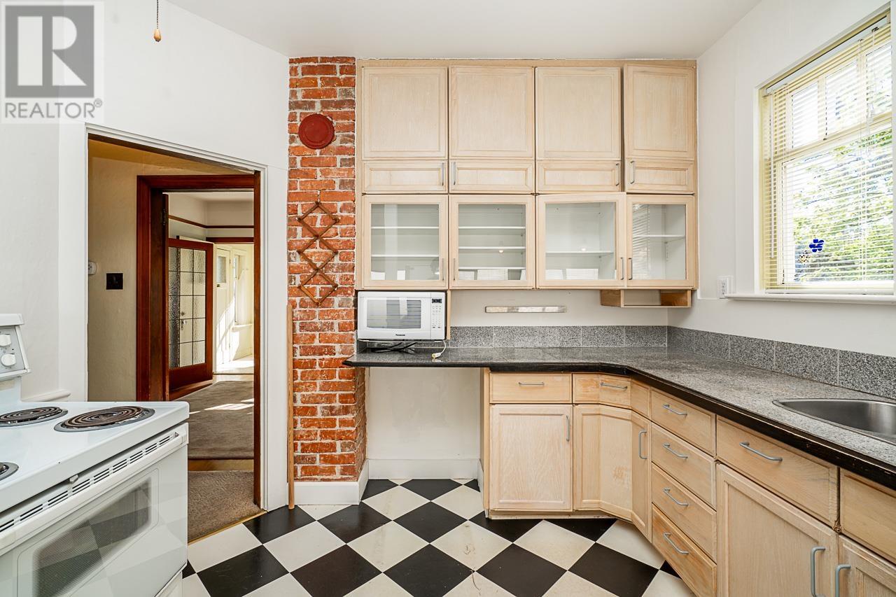 7386 Humphries Avenue, Burnaby, British Columbia  V3N 3E5 - Photo 13 - R2894112