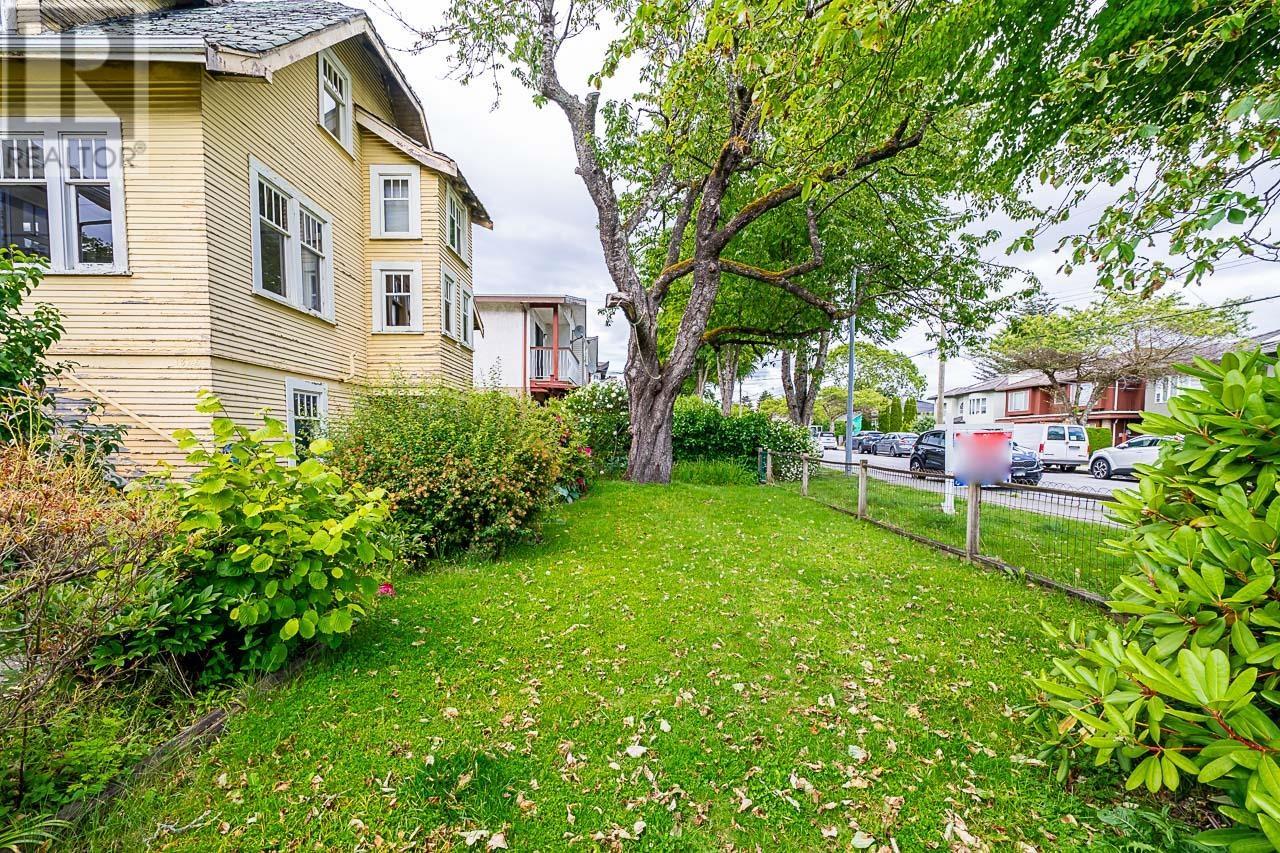 7386 Humphries Avenue, Burnaby, British Columbia  V3N 3E5 - Photo 5 - R2894112