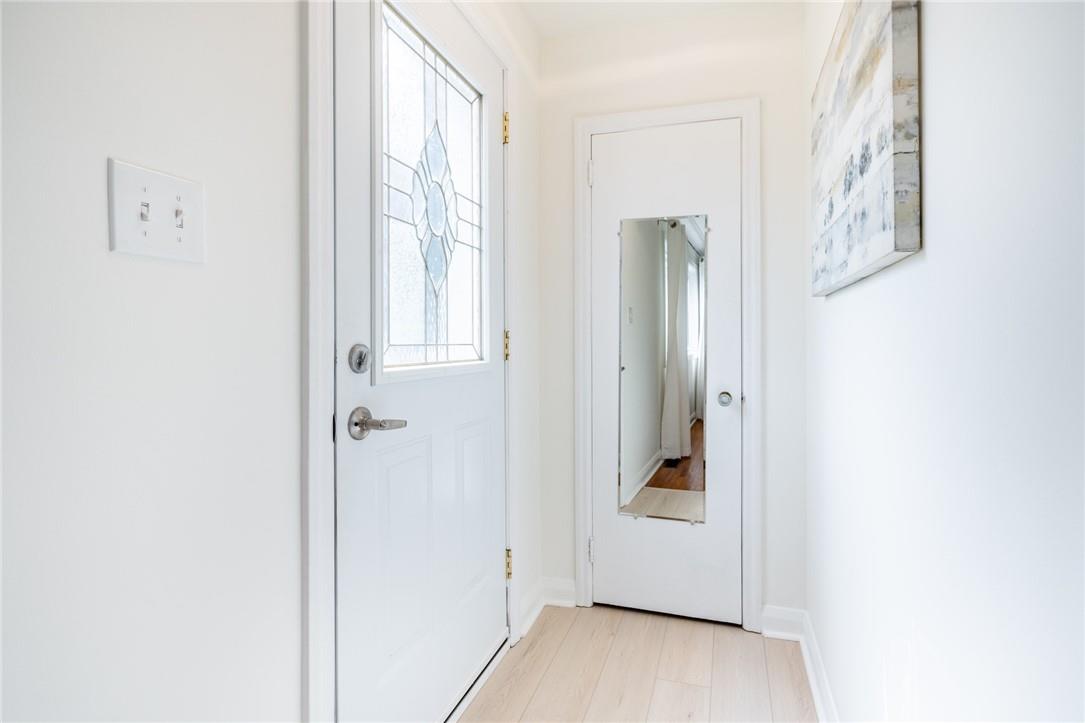 16 Burns Place, Hamilton, Ontario  L8V 1N7 - Photo 5 - H4205188