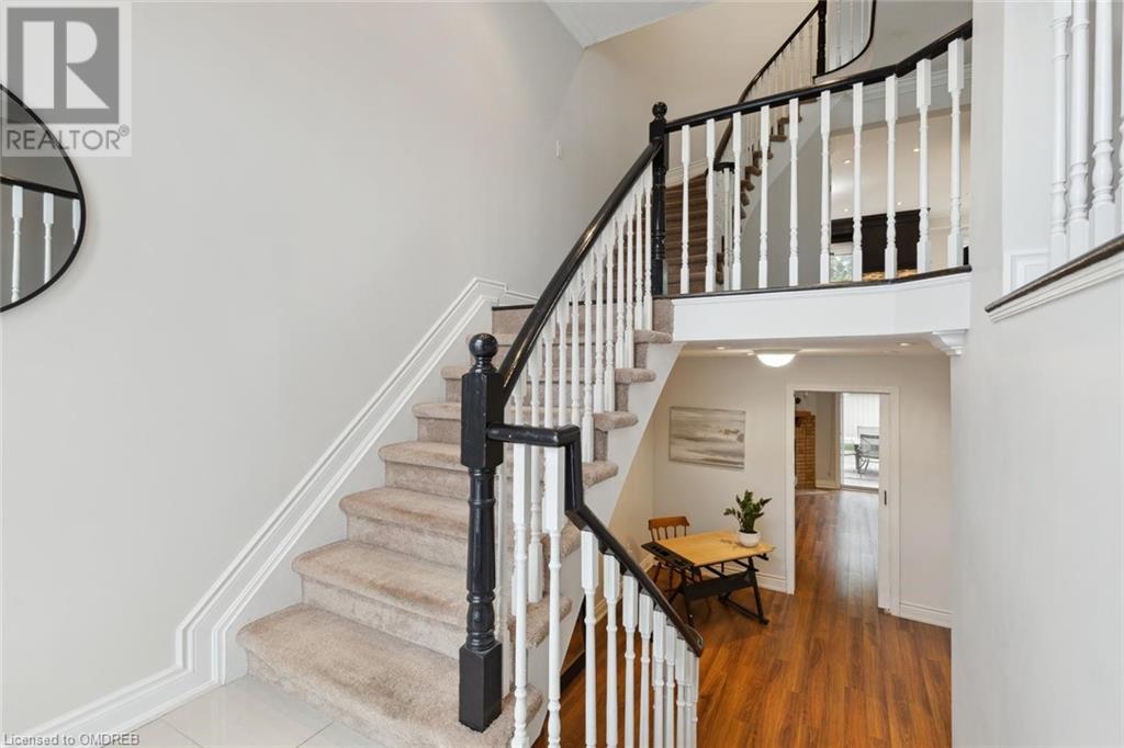 1062 Lindsay Drive, Oakville, Ontario  L6M 3B5 - Photo 4 - 40639245