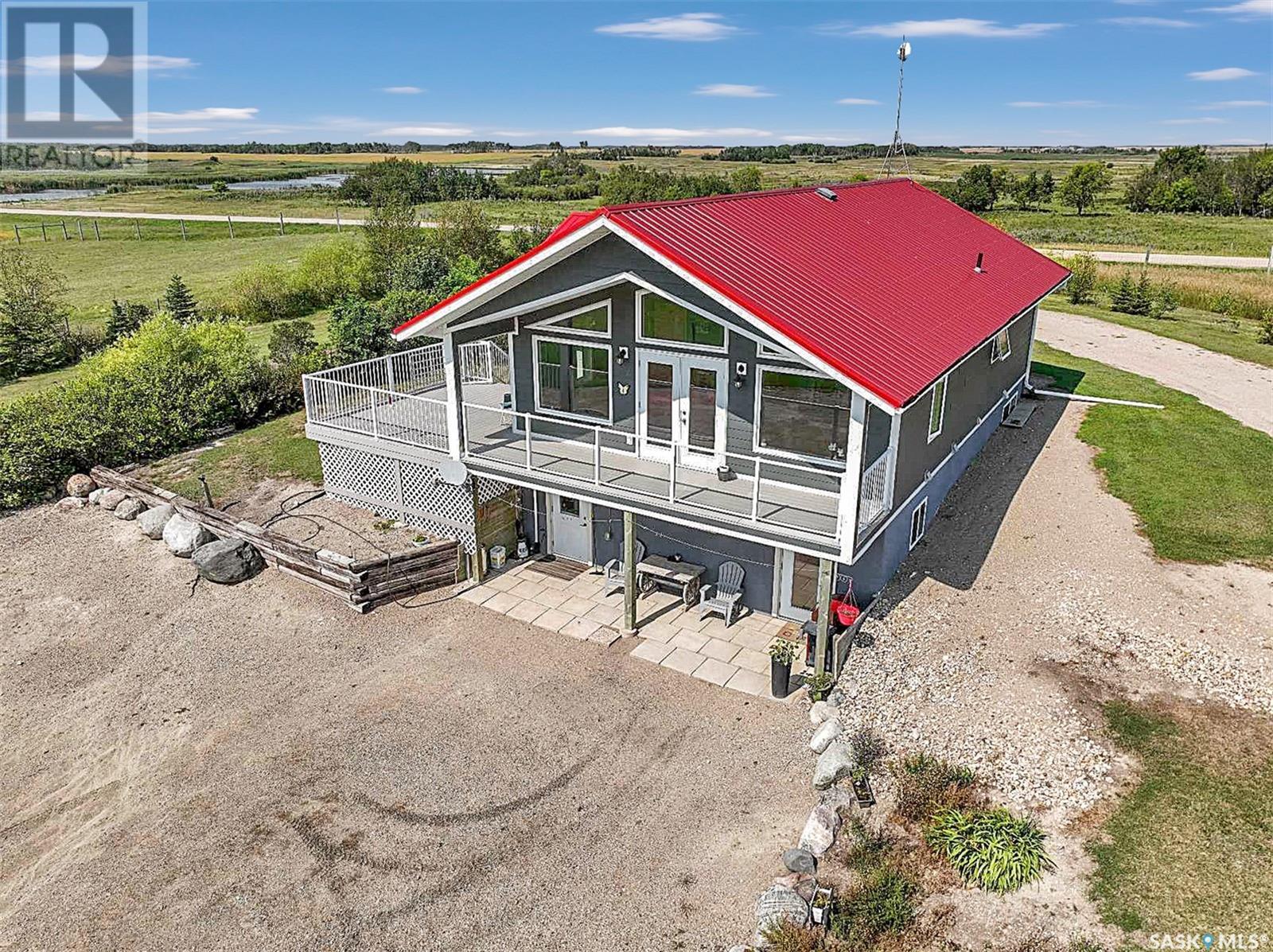 Red Roof T Walker Acreage, Walpole Rm No. 92, Saskatchewan  S0G 1M0 - Photo 1 - SK981642