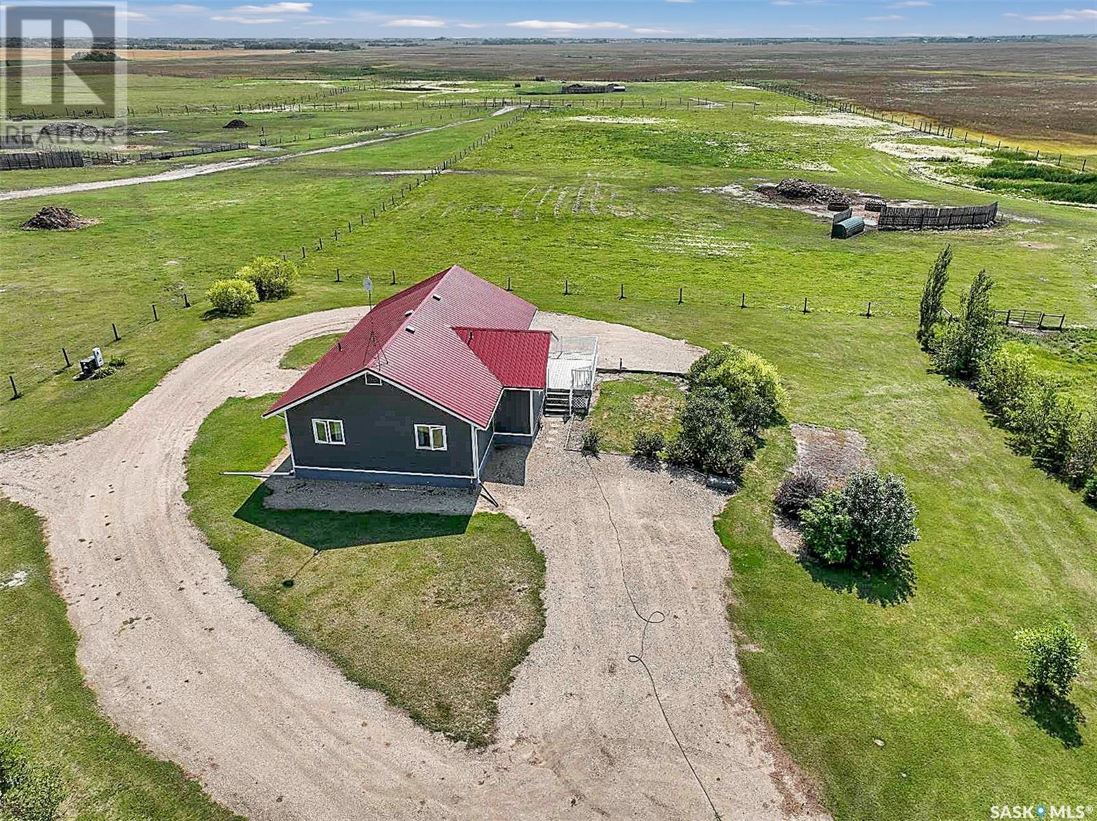 Red Roof T Walker Acreage, Walpole Rm No. 92, Saskatchewan  S0G 1M0 - Photo 3 - SK981642