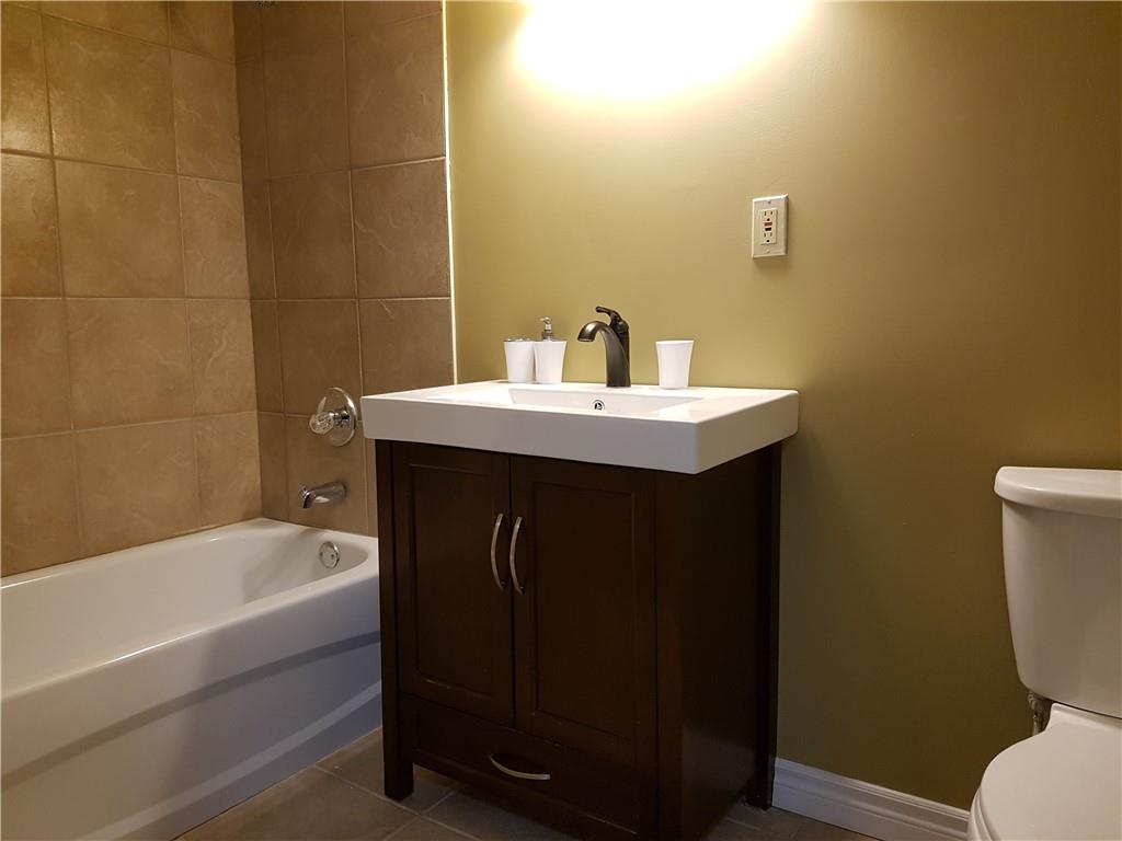 9 Seven Oaks Drive, Unit #b, Hamilton, Ontario  L9A 4C7 - Photo 9 - H4205199