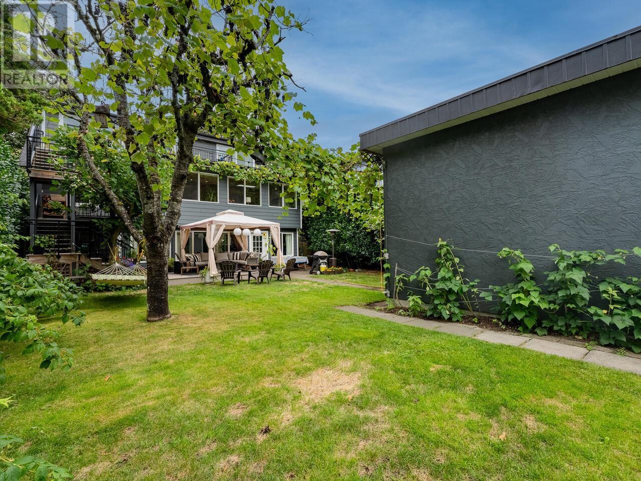 Listing Picture 38 of 40 : 3706 W KING EDWARD AVENUE, Vancouver / 溫哥華 - 魯藝地產 Yvonne Lu Group - MLS Medallion Club Member