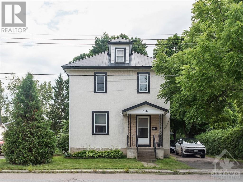 316 HARRY STREET Renfrew