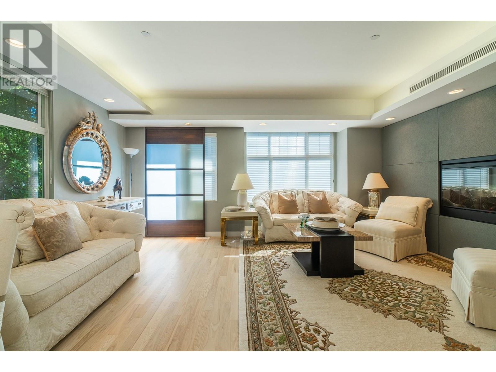 Listing Picture 4 of 36 : 928 WESTBURY WALK, Vancouver / 溫哥華 - 魯藝地產 Yvonne Lu Group - MLS Medallion Club Member