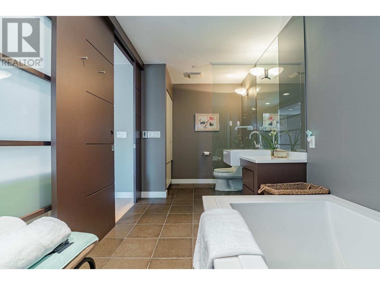 Listing Picture 24 of 36 : 928 WESTBURY WALK, Vancouver / 溫哥華 - 魯藝地產 Yvonne Lu Group - MLS Medallion Club Member