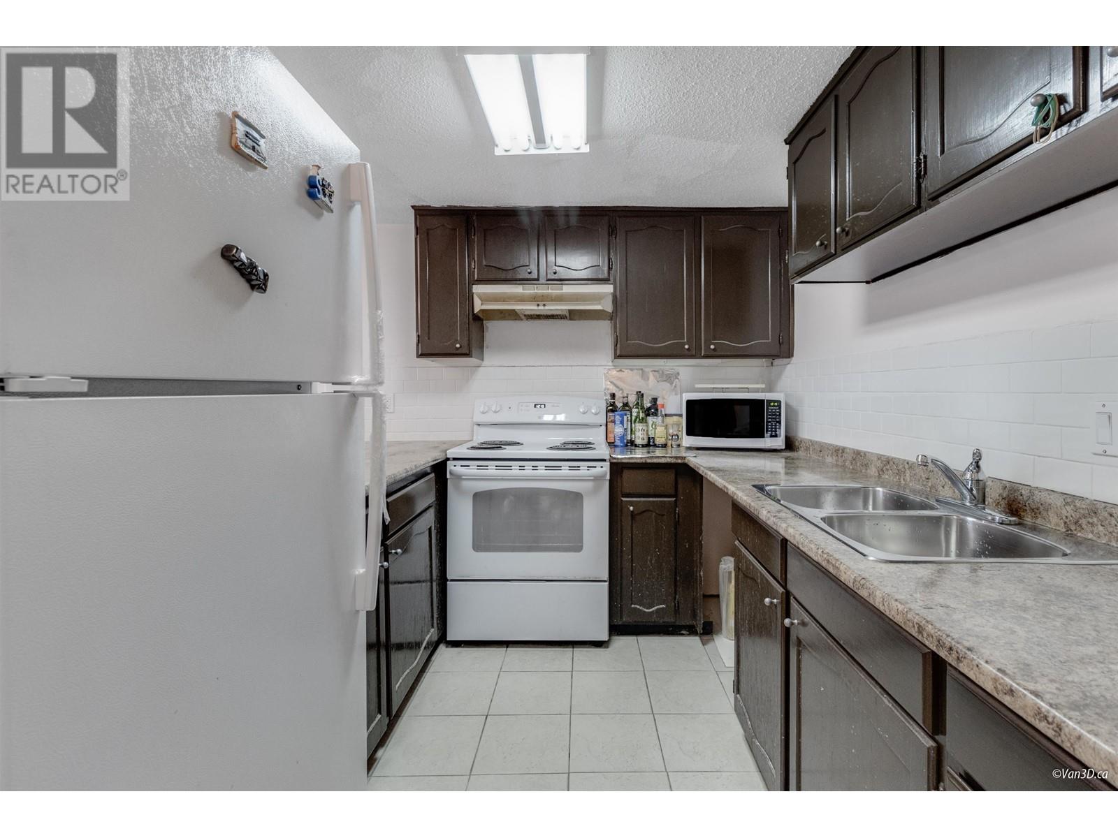 Listing Picture 15 of 30 : 5 7321 MONTECITO DRIVE, Burnaby / 本拿比 - 魯藝地產 Yvonne Lu Group - MLS Medallion Club Member