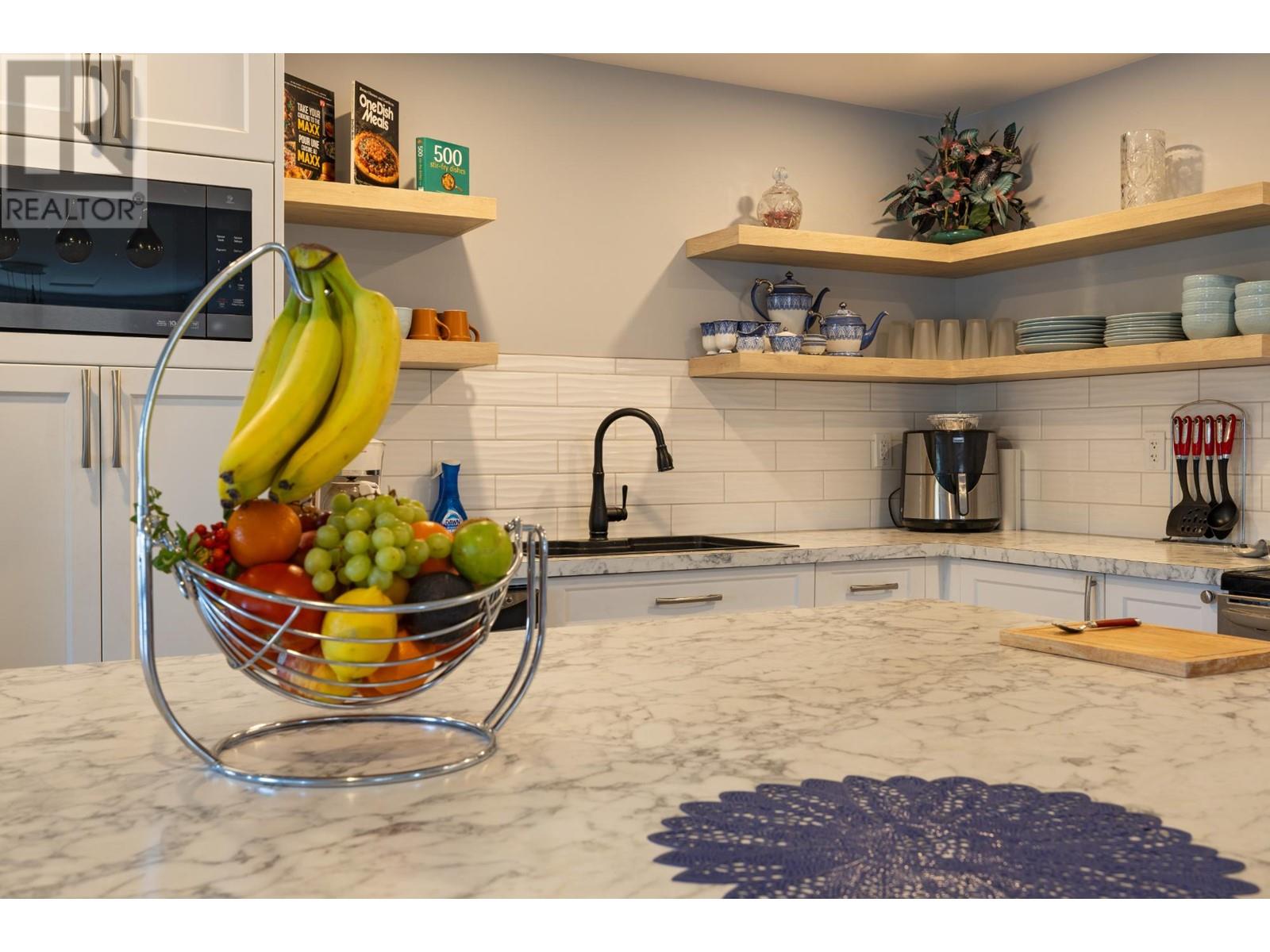 209 Thrupp Street, Kamloops, British Columbia  V2B 4B5 - Photo 8 - 180612